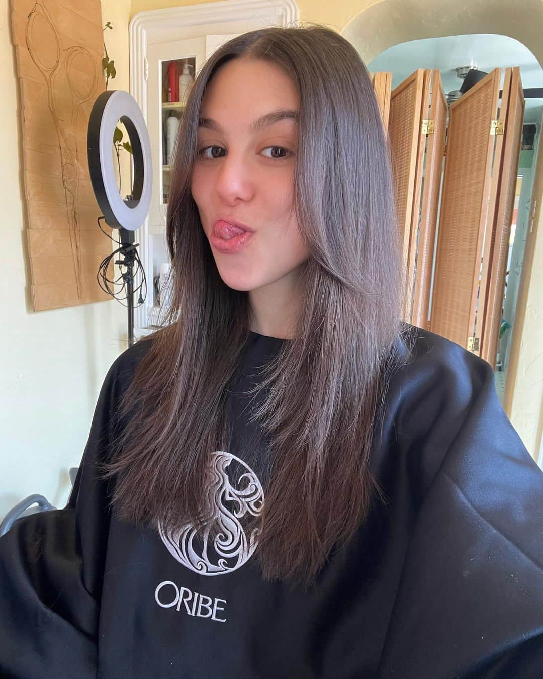 キーラ・コサリンさんのインスタグラム写真 - (キーラ・コサリンInstagram)「short hair for summer? groundbreaking 💇‍♀️」5月20日 1時41分 - kirakosarin