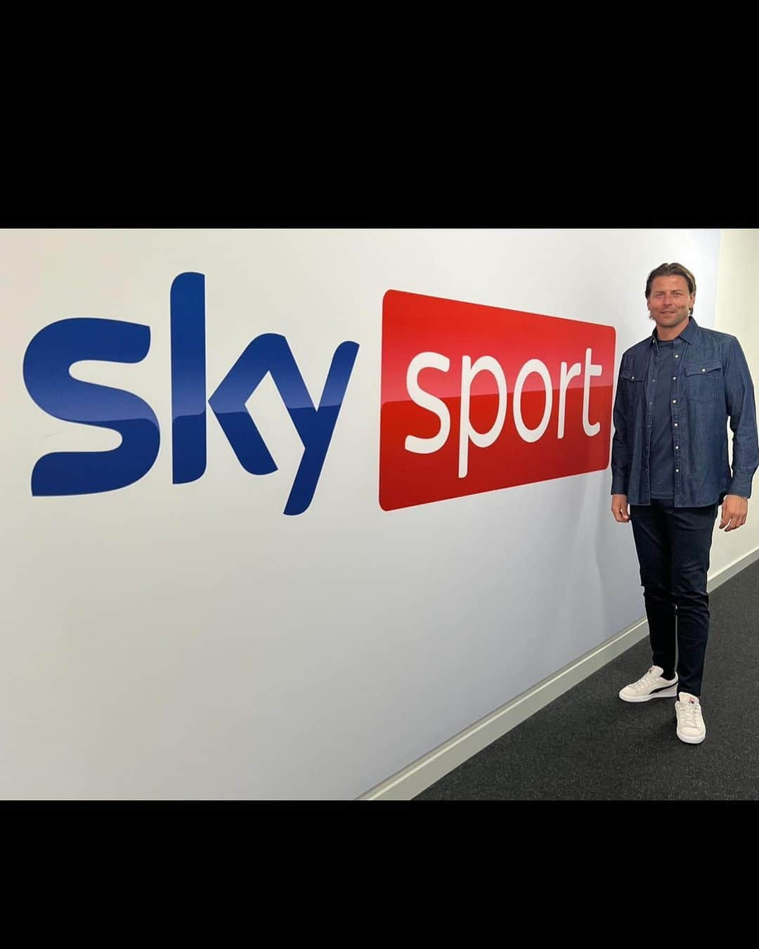 ローマン・ヴァイデンフェラーさんのインスタグラム写真 - (ローマン・ヴァイデンフェラーInstagram)「Das SKY Corner Team. In dem "Champions Corner” bei @skysportde wird das aktuelle Geschehen der @championsleague in den Stadien kommentiert und analysiert.  #sky #corner #championsleague @skysportde @riccardobasile @mar_winkler @katharinakleinfeldt @rachelaaator  #janagefjørtoft #horstheldt」5月20日 1時46分 - romanweidenfeller