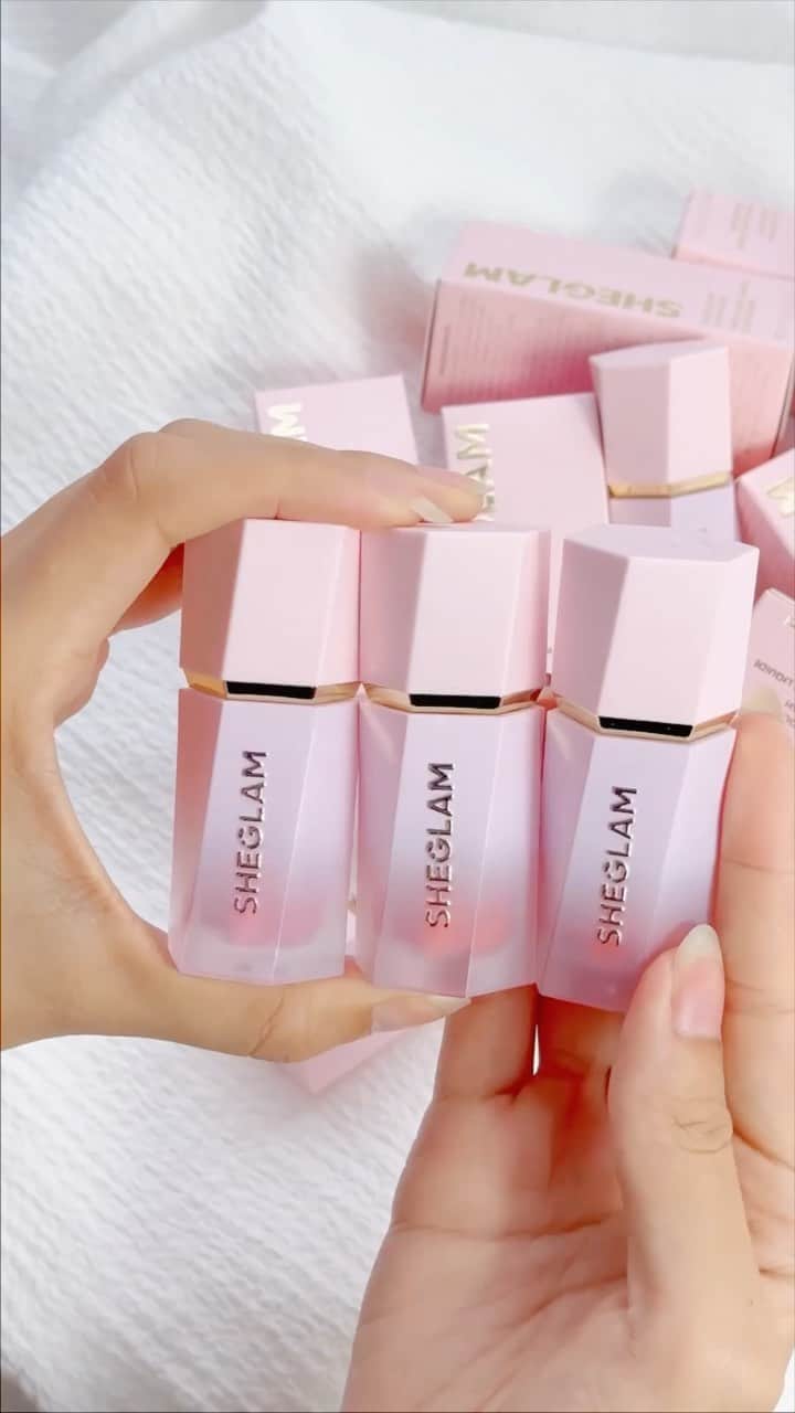 SHEINのインスタグラム：「Welcome to the SHEGLAM Liquid Fam! 💋   Let the fresh new looks blossom with our Color Bloom matte liquid blush ✨💐😊  🔎11305456  #saveinstyle #SHEIN #SHEINbeauty #SHEINpersonalcare」