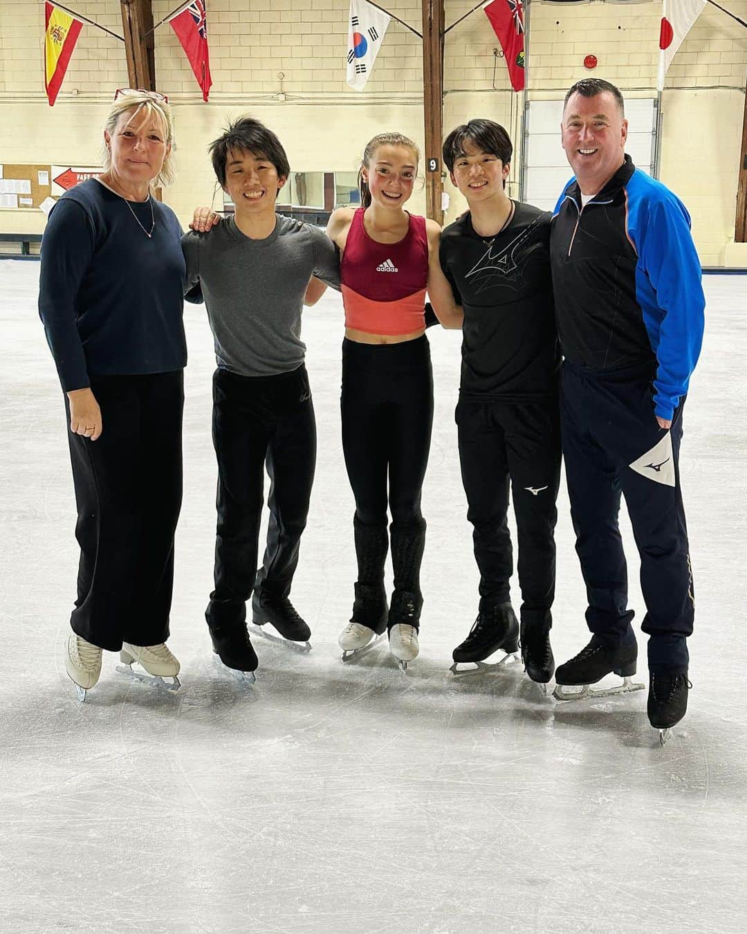 ブライアン・オーサーのインスタグラム：「Springtime and amazing guests at the cricket club.」