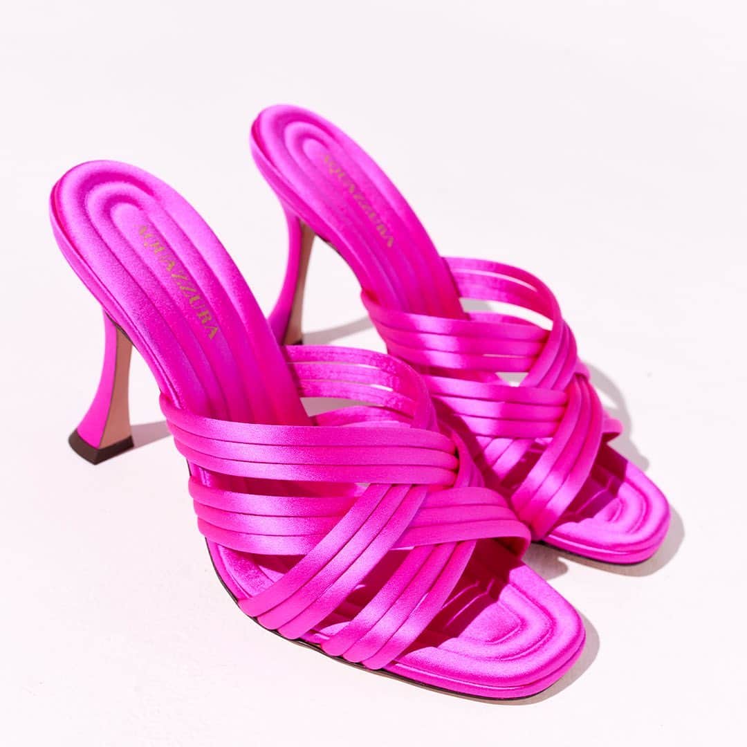 Aquazzuraのインスタグラム：「New Fuchsia Obsession! Oahu Sandal 95  #AQUAZZURA #AQUAZZURASandals」