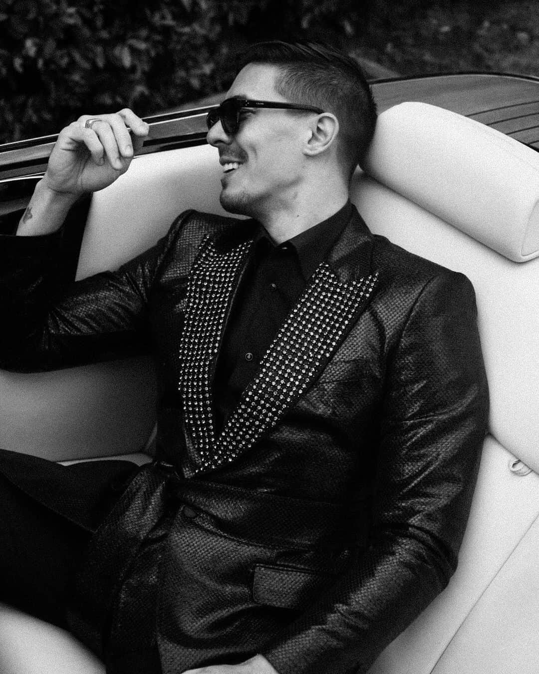 ルイス・タンのインスタグラム：「Merci belle @festivaldecannes   Full look @dolcegabbana  Jewelry @davidyurman  Photos @funkvantan  Styling @kylekagamida  #lewistan #cannesfilmfestival #cannes」