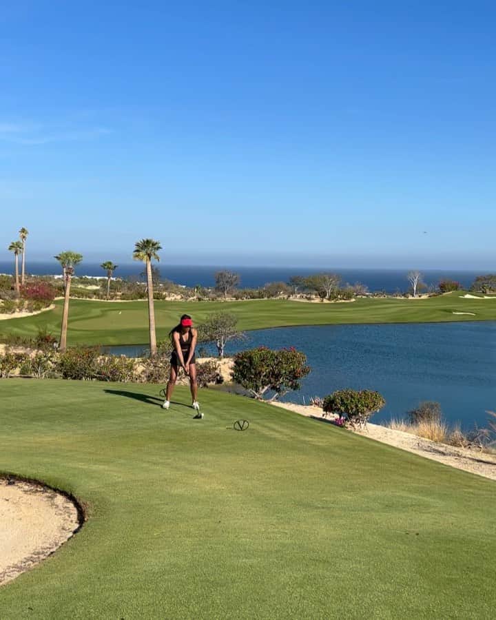 エイヨシャ・カレーのインスタグラム：「No fore play. 😆」