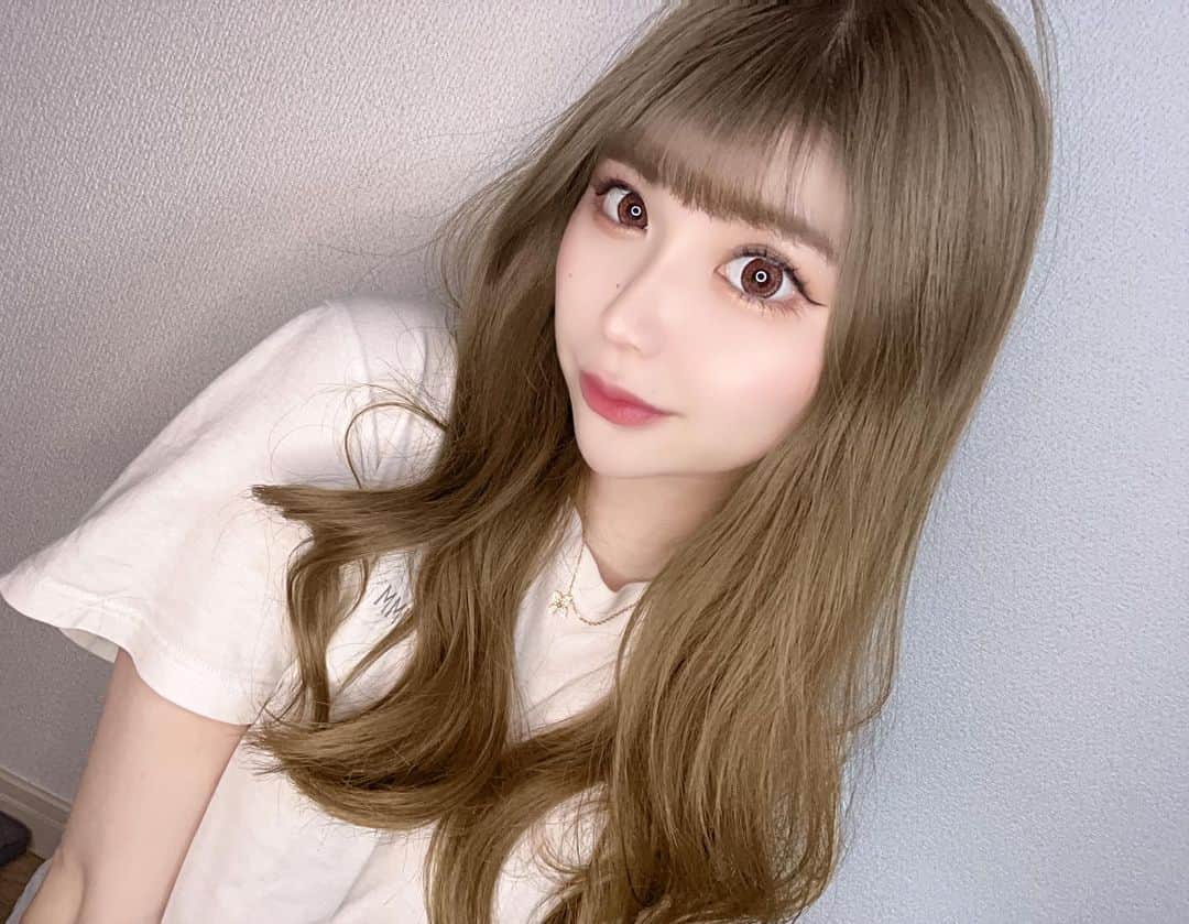 のあぽよのインスタグラム：「人生一周回りすぎたってハナシ😀  今年の夏はなにしゅる❓ みんな配信休んでしまってるけど私の事忘れてないかい❓  いいねでdmするよ😉❤️ .  #tiktok#ティックトック#ティックトッカー#ライバー#配信#ライブ配信#ビゴライブ#生配信#コスプレ#follow」