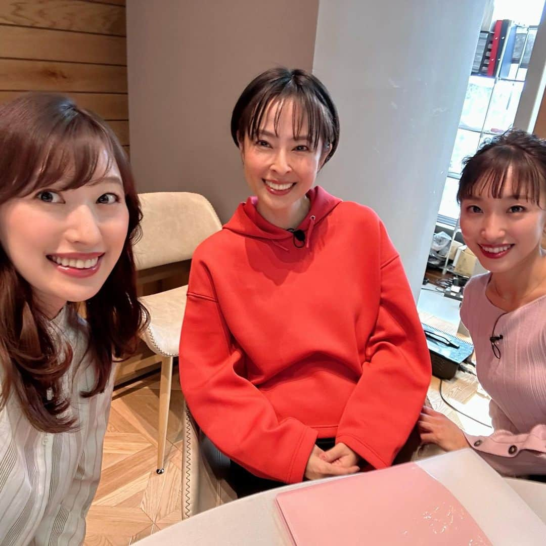 楠紗友里さんのインスタグラム写真 - (楠紗友里Instagram)「* 今夜はハピスタOAですん🙋‍♀️ ストライプワンピースの衣装でした🎵 久々みかさんと舞美さんとも📸 お二人の顔が小さすぎてつらい🥹笑  #テレ玉 #チバテレ #ハピスタ #ガールズハッピースタイル #衣装 #ストライプワンピース  #girlshappystyle  #horipro  #아나운서　 #일본여자  #촬영」5月20日 14時10分 - sayuri_kusunoki