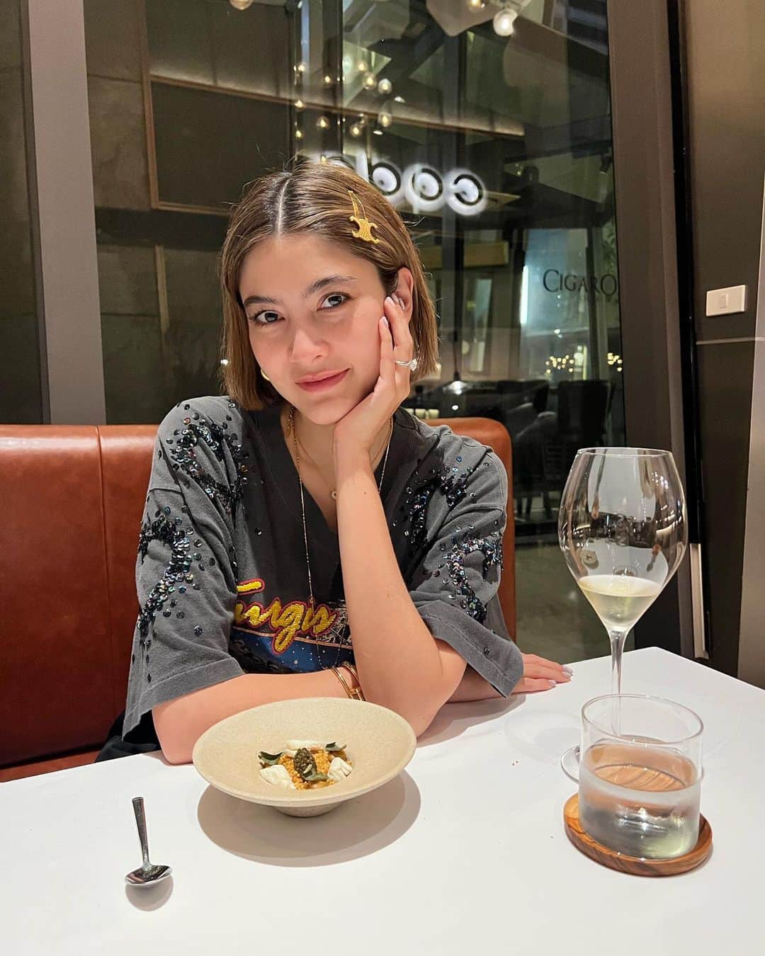 マギー・ラースリー・バーレンシエガーのインスタグラム：「กว่าจะนัดกันได้แต่ละที นัดmarchกินmay 😅」