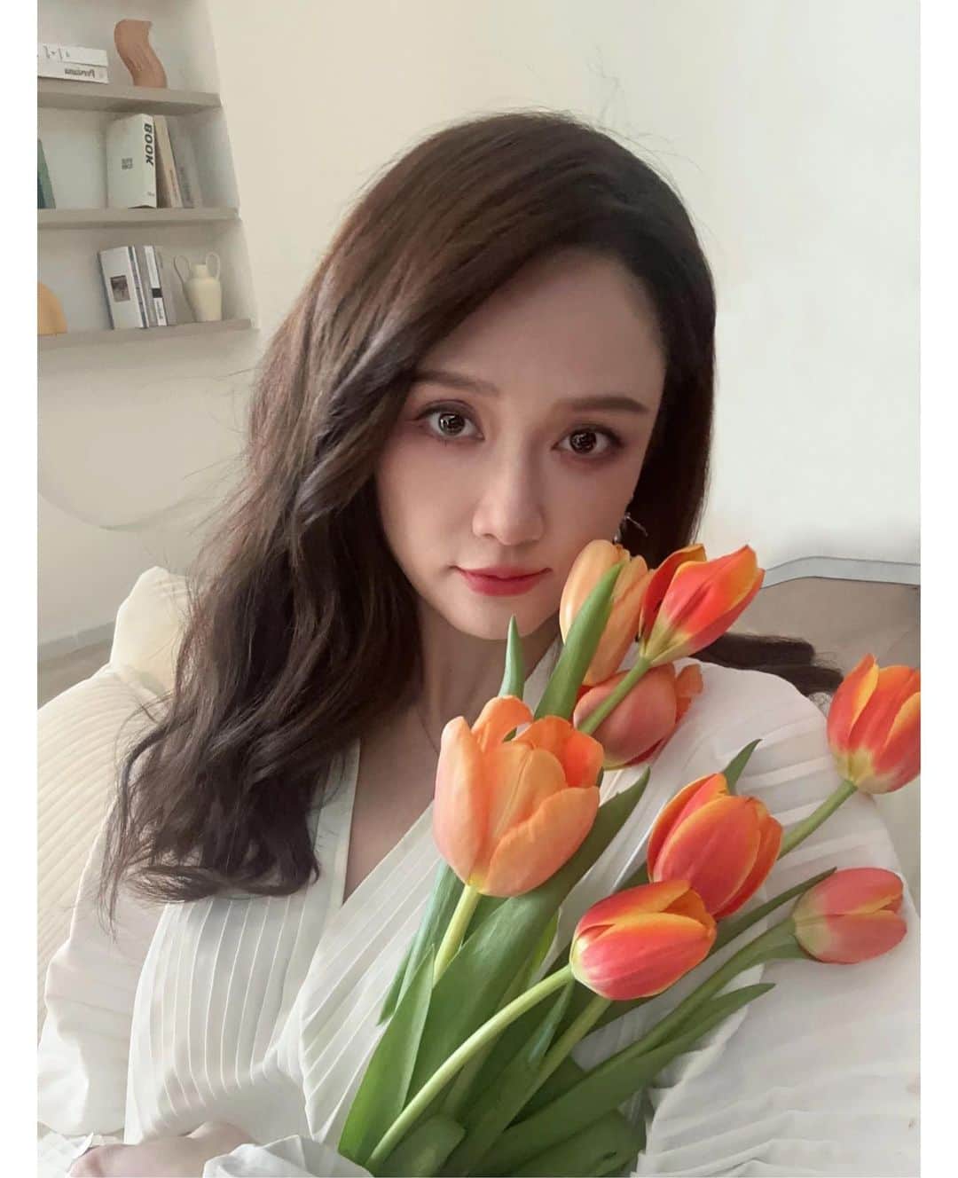 ジョー・チェン（Joe Chen）さんのインスタグラム写真 - (ジョー・チェン（Joe Chen）Instagram)「🌷 被花包圍的一天🎬 今天也是👀🖤💗的一天喔🤭🤘 #520快樂❤️」5月20日 13時11分 - iam_joechen