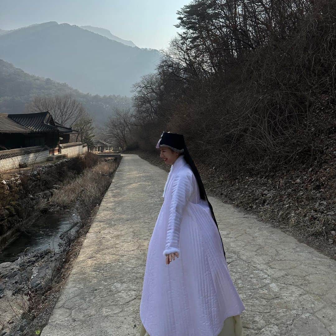 ボナさんのインスタグラム写真 - (ボナInstagram)「참 즐겁고 또 즐거웠던 #조선변호사 🌸 연주로 보낸 시간이 참 감사하고 행복했습니다 저희의 마지막도 함께 해주세요🤍」5月20日 13時19分 - bn_95819