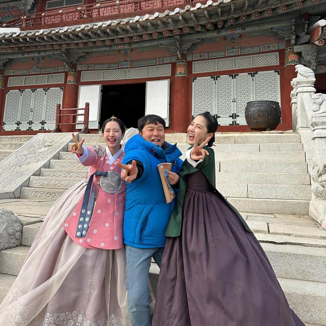 ボナさんのインスタグラム写真 - (ボナInstagram)「참 즐겁고 또 즐거웠던 #조선변호사 🌸 연주로 보낸 시간이 참 감사하고 행복했습니다 저희의 마지막도 함께 해주세요🤍」5月20日 13時19分 - bn_95819