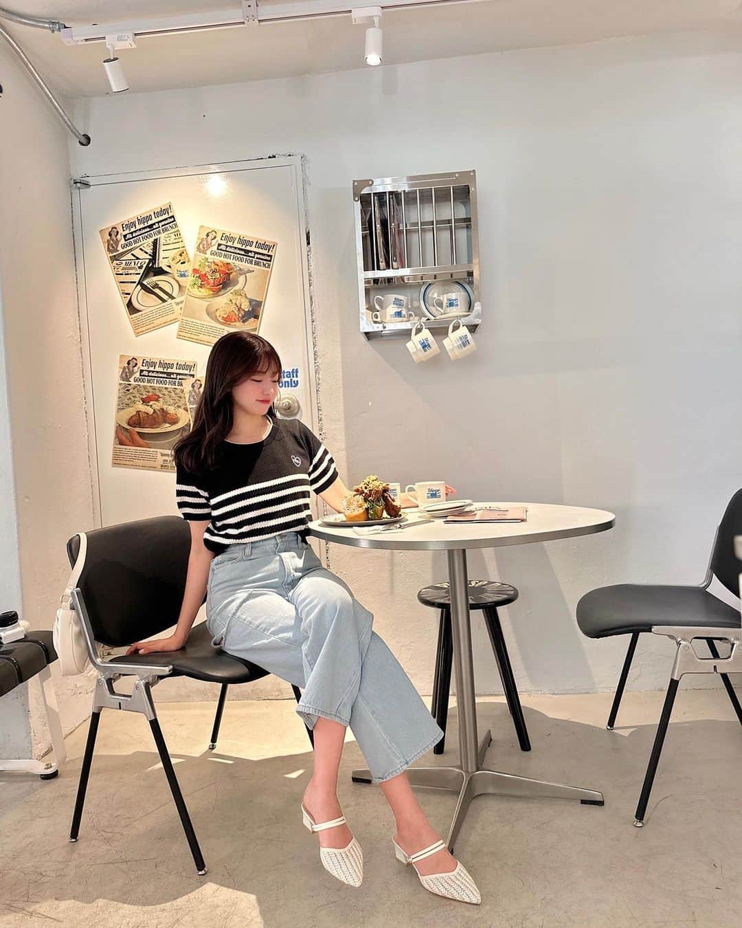 natsumiさんのインスタグラム写真 - (natsumiInstagram)「🧇🦛🩵𓌉◯𓇋 @hippo_cafeteria  ㅤㅤㅤㅤㅤㅤㅤㅤㅤㅤㅤㅤㅤ ㅤㅤㅤㅤㅤㅤㅤㅤㅤㅤㅤㅤㅤ5枚目は監督ごっこ📰笑 ㅤㅤㅤㅤㅤㅤㅤㅤㅤㅤㅤㅤㅤ  #ootd #code #韓国旅行 ＃韓国カフェ #カフェ巡り ＃弘大カフェ#ソウル旅行」5月20日 13時37分 - iskw_ntm