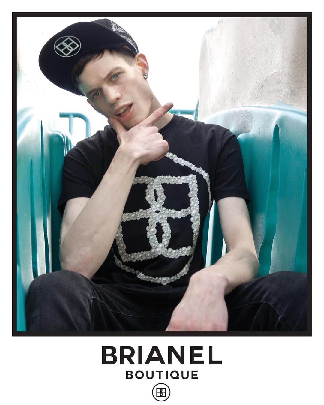 ブライアン・リッテンバーグのインスタグラム：「Ⓑ  BRIANEL TRUCKER HAT DOUBLE B PEARL TEE  #BRIANLICHTENBERG」