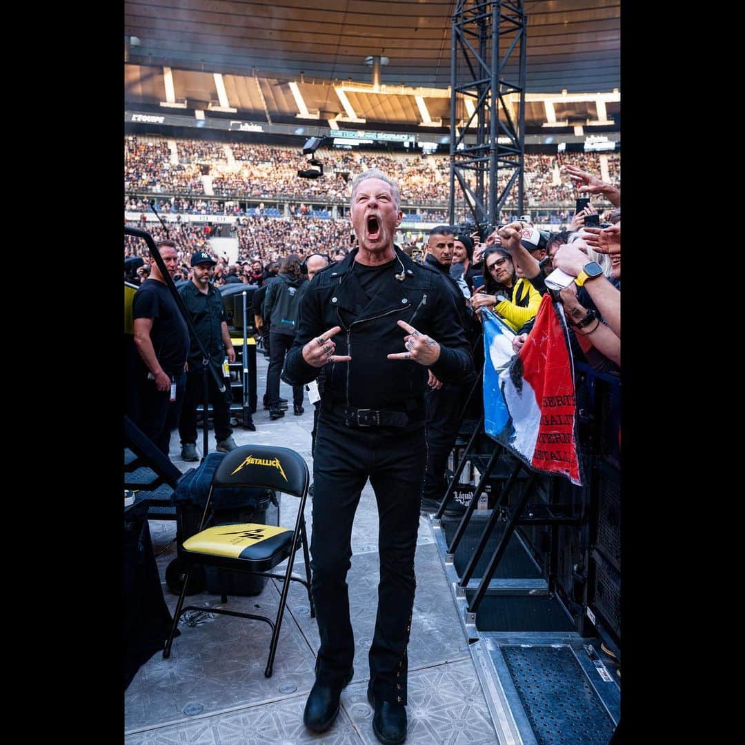 メタリカさんのインスタグラム写真 - (メタリカInstagram)「Paris! 🇫🇷 Thank you for welcoming the #M72 World Tour with open arms for two amazing shows and an incredible city takeover day in between. Not to mention the 32 different songs that rang out through Stade de France!  And to guest photographer, @lee_jeffries, whose work you know from the #72Seasons packaging - thanks for sharing a few frames of us for the people to see!  Until next time, #MetallicaFamily... we'll see ya in Hamburg!   #metallica #M72Paris #MetOnTour」5月20日 6時30分 - metallica