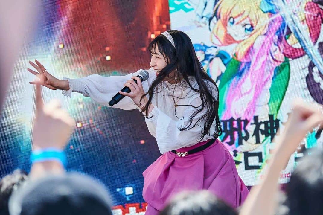 のインスタグラム：「鵜飼さんが撮影してくださったイベント中の私❁¨̮ ⁡ 躍動感!!!!!!笑 ⁡ 肉フェスの良さが伝わるお写真で大好きなの🍖♥️ . なので皆さんにもシェアはぴ🤍🎀𓈒𓏸 ⁡ 可愛く撮ってくださってありがとうございます🥹♥️ ⁡ ⁡  *⋆꒰ঌ┈┈┈┈┈┈┈┈┈໒꒱⋆*  #写真 #photo  #filmcamera #natural  #smile  #filmphotography #film #フィルムカメラ #anime  #manga #comic #model  #voiceactor #voiceactress #配音演员 #声優 #Japan #kawaii #kawaiigirl #model  #小見川千明  #小千姬 #귀여워 #셀스타그램 #셀카 #여행  #文学 #朗読  #肉フェス  ⁡  *⋆꒰ঌ┈┈┈┈┈┈┈┈┈໒꒱⋆*」
