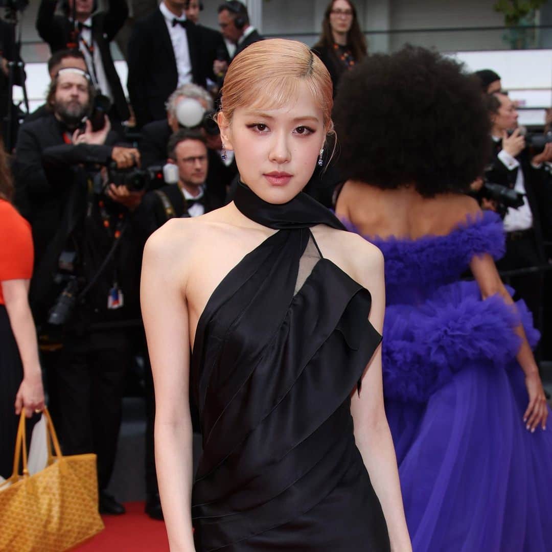 Teen Vogueさんのインスタグラム写真 - (Teen VogueInstagram)「The #Cannes Film Festival is finally here, and the celeb red carpet looks do not disappoint 😍 Check out more of our favorite looks (so far) at the link in bio ✨  (📸: Getty Images)」5月20日 5時46分 - teenvogue