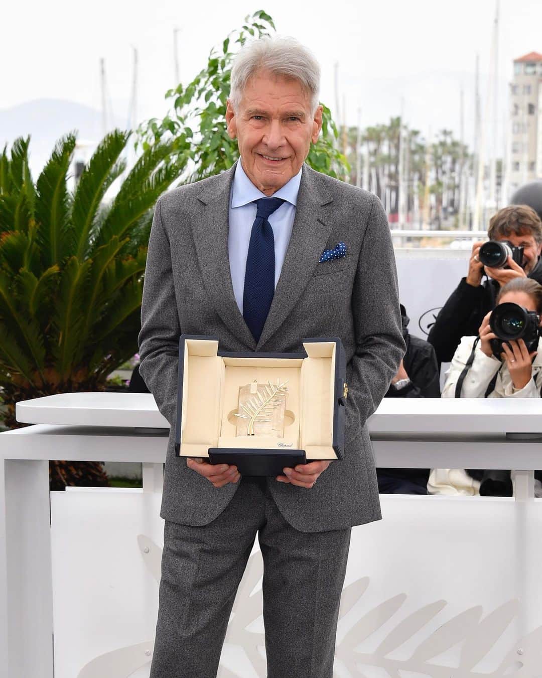 Just Jaredさんのインスタグラム写真 - (Just JaredInstagram)「Harrison Ford showed off his Palme d'Or award while attending a photocall for his new movie "Indiana Jones and the Dial of Destiny." He was joined at the event by co-stars, including Phoebe Waller-Bridge. We've got more pics over at JustJared.com! #HarrisonFord #PhoebeWallerBridge Photos: Getty」5月20日 5時54分 - justjared