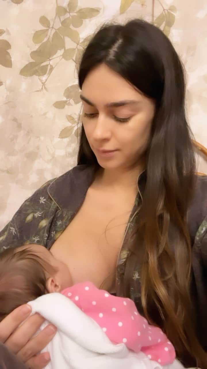 Thaila Ayalaのインスタグラム：「Um pequeno gesto pode alimentar um GRANDE sonho! 19 de Maio dia Mundial de Doação De Leite Materno!  DOE LEITE!」