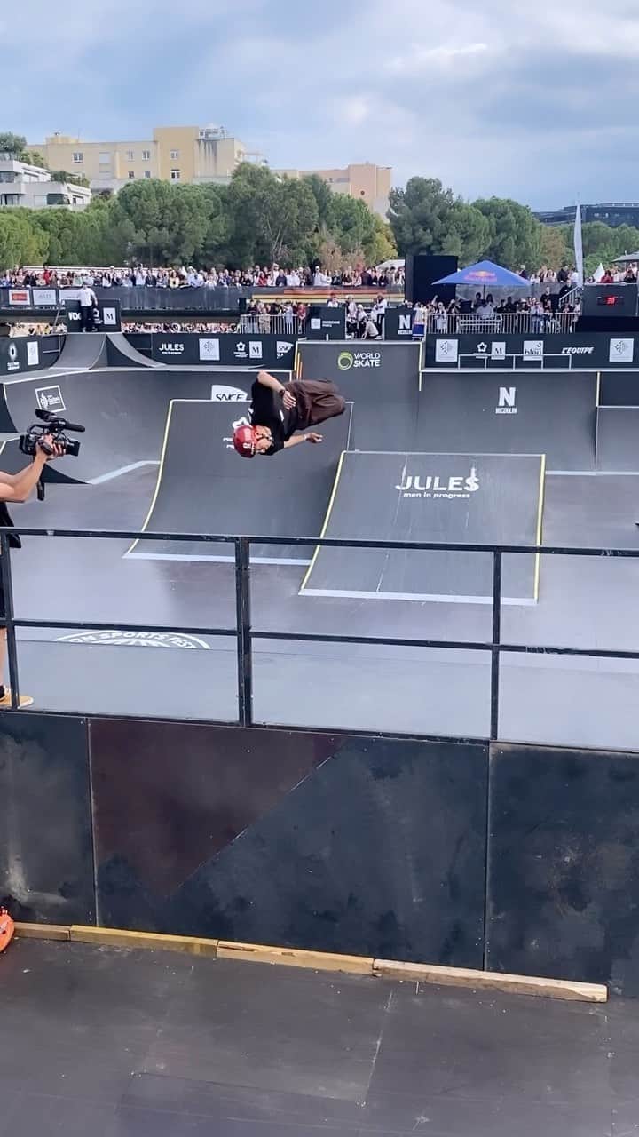 安床武士のインスタグラム：「I got 3rd place at @fiseworld Montpellier @worldskateofficial cup Pro Men!! The finals was canceled due to rain. If it had been held, the ranking might have changed. But I’m happy now🙌 Congrats 🥇 @julien_cudot 🥈 @jarofrijn_ ! Thank you for your support🙌 And Thank you Montpellier!! Next contest ➡️ @nl_contest VERT🤘  楽しみにしていた決勝は雨でキャンセルとなり準決勝の順位が最終結果となりました… という事で3位という結果になりました！ モンペリエでのワールドカップでは初の表彰台となります！ まさかこのタイミングでまだ初めてを味わえるとは思っていなかったので嬉しいです✨ 今回は特に色んなスタイルのスケーターが高いレベルで戦っていたので読めませんでしたが、自分のできる事を全力でやる大事さをまた感じる事ができました。 表彰式も雨で明日に延期になったので明日のお楽しみです！ 応援ありがとうございました🙏  次は来週ストラスブールで開催されるNLコンテストです！ 引き続き宜しくお願いします！  📹 @gianina_stt 🙏  @usdskates  @undercoverwheels  @goodskates_inc  @lzbn_official  @papasu1048  @sport_sunchlorella   #usdskates #usdaeon #aeon68 #yasutokoaeon #undercoverwheels #rollerblading #blading #inlineskate #roller #rollerfreestyle #vert #インラインスケート #ローラーブレード #ローラーフリースタイル #takeshiyasutoko #安床武士 #fisemontpellier #fiseworld」