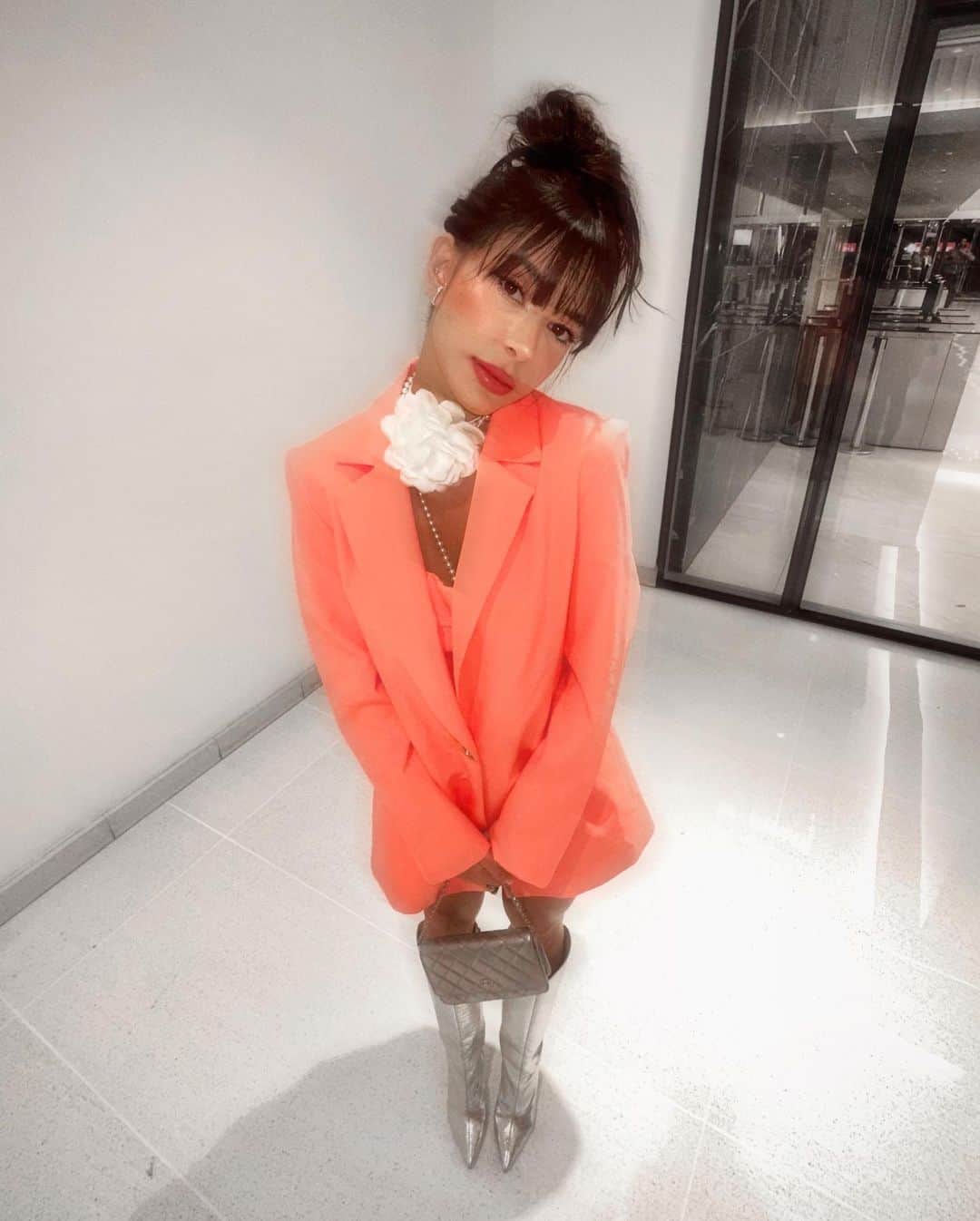 Gabriela Salesのインスタグラム：「Meiga, mei ga… Meigata Meigastativa Meigalinha brinks kkk Completem… Com look da minha collab Rica de Marré + @myftoficial 🧡」