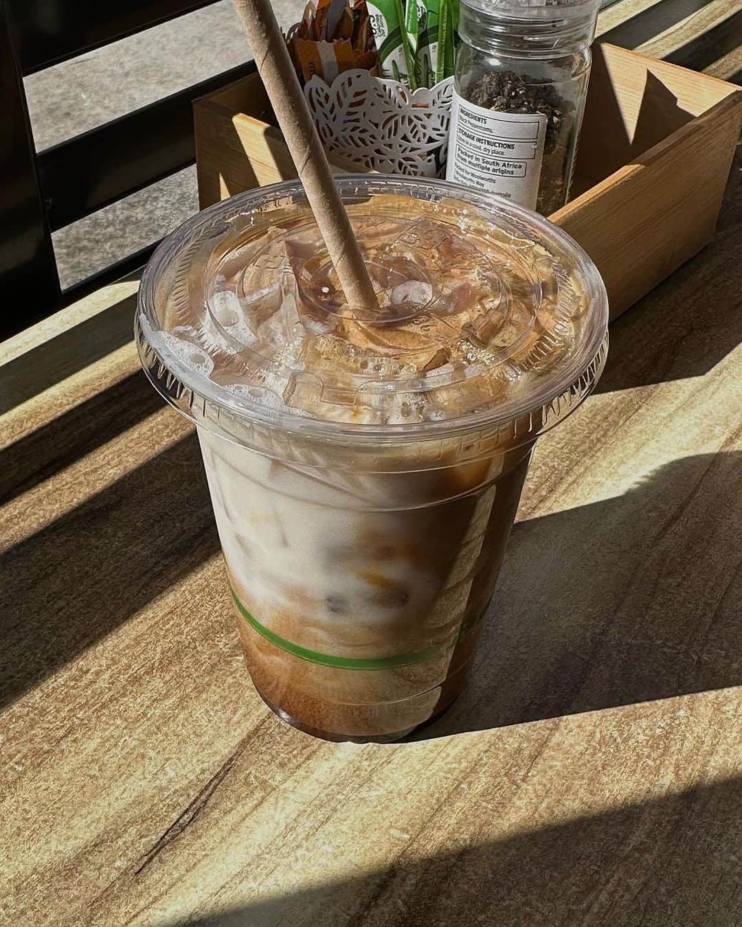 Tammyさんのインスタグラム写真 - (TammyInstagram)「Sun is sunning.  Guys I need to know, what’s ur coffee order?  I’m an iced caramel latte on almond or iced americano kinda galll」5月20日 6時27分 - tammyhembrow