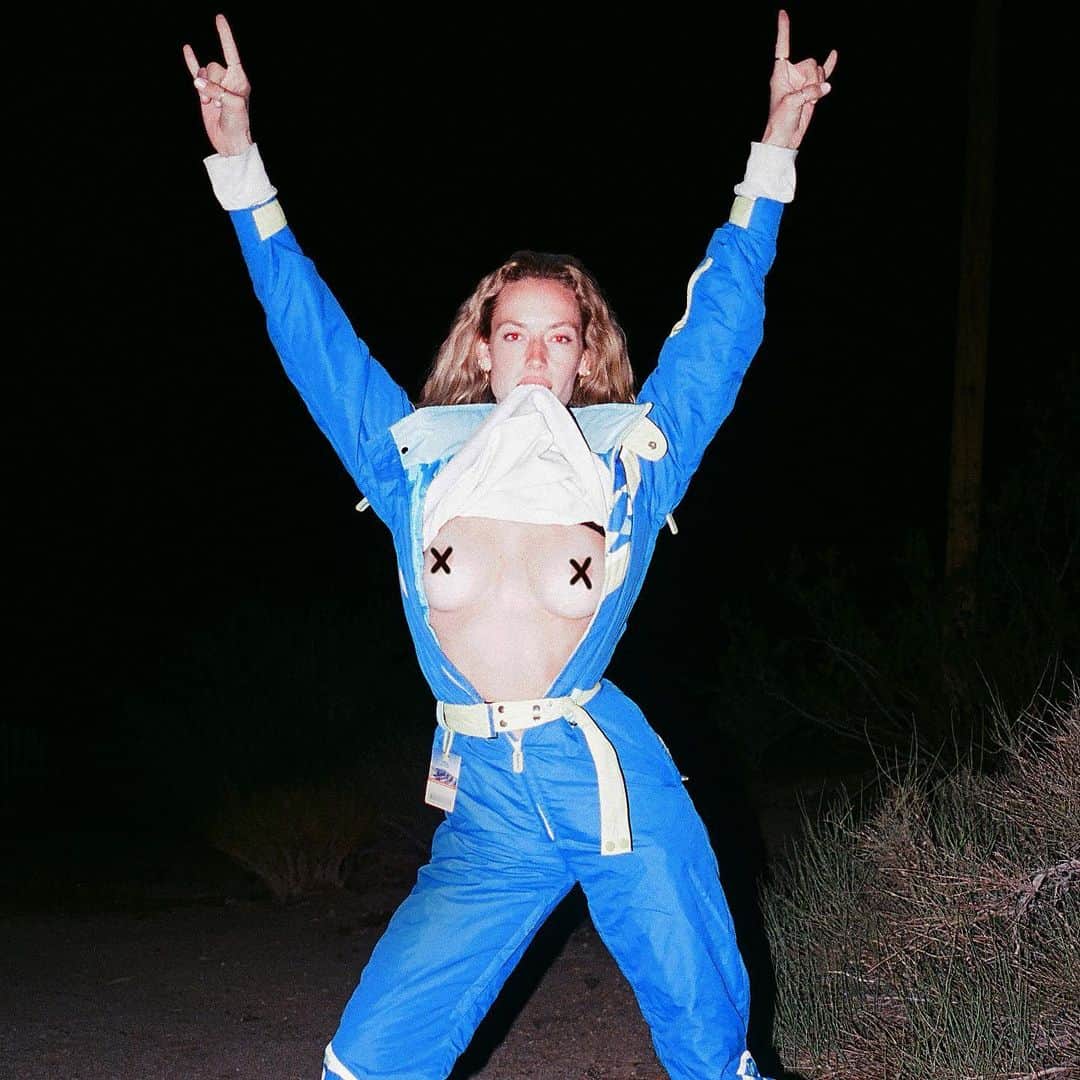 ハナー・ファーガソンのインスタグラム：「Happy Friday Y’all🤘🏽🤘🏽」