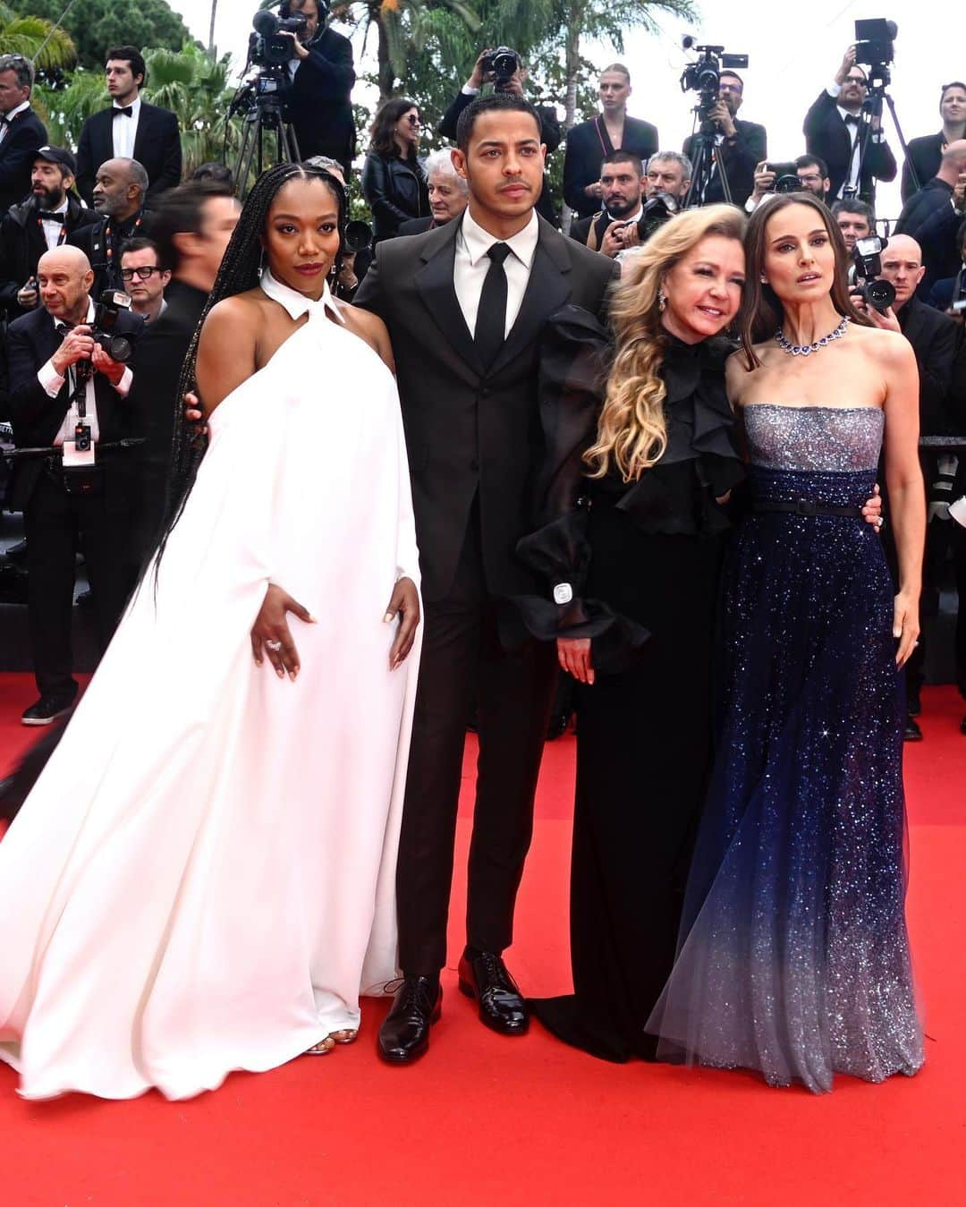 Just Jaredさんのインスタグラム写真 - (Just JaredInstagram)「Natalie Portman, who is the godmother of the Chopard Trophy, honored this year's recipients Naomi Ackie and Daryl McCormack at the Cannes Film Festival on Friday. #NataliePortman #NaomiAckie #DarylMcCormack #CannesFilmFestival Photos: Getty」5月20日 6時43分 - justjared