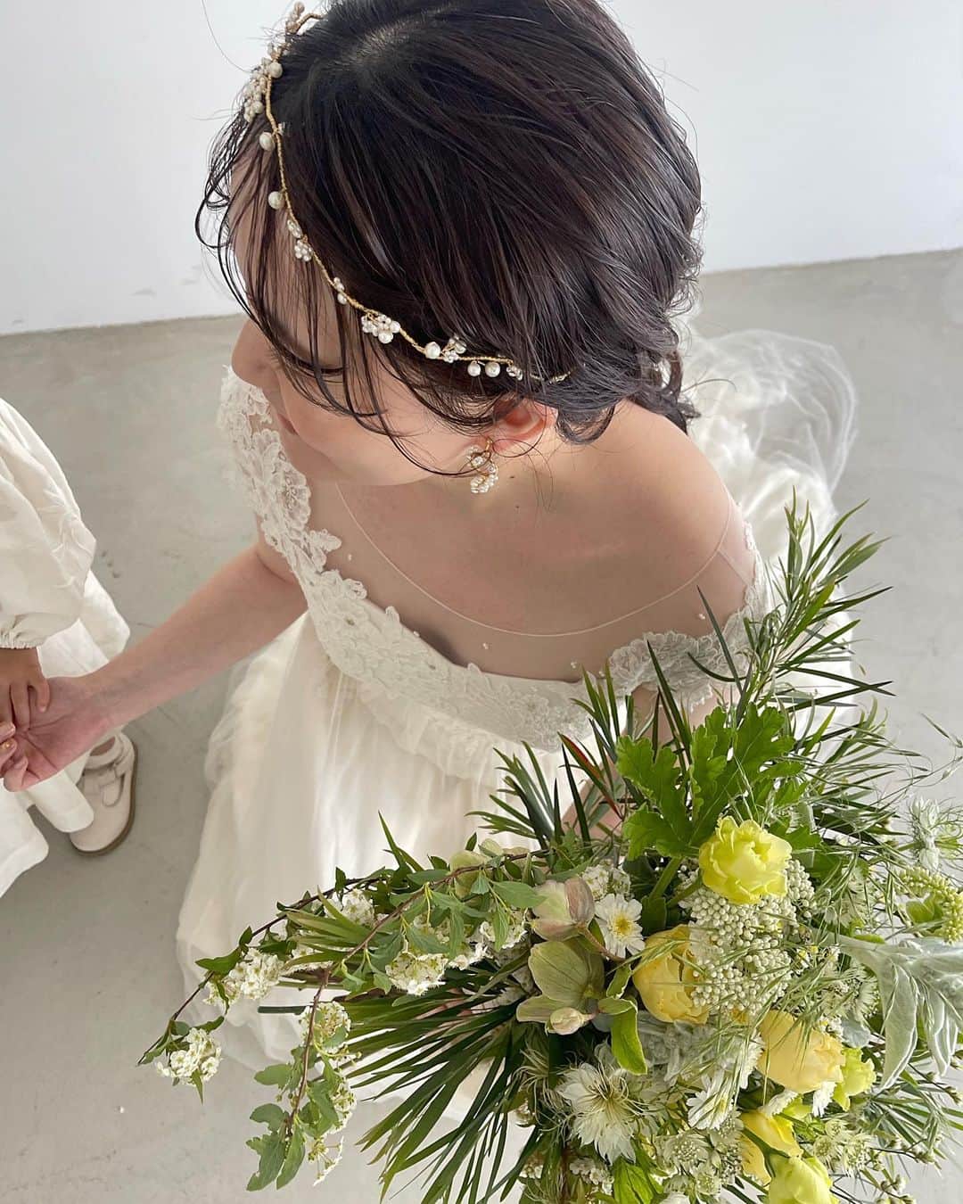 sakincho1028のインスタグラム：「wedding🌼 花嫁様の雰囲気とドレスに合わせてヘアメイク🎗  #sakinchohair  #hairarrange#hair#arrange#hairset#ヘアアレンジ#アレンジ#ヘアセット#豊橋#美容室#豊橋美容室#結婚式#ブライダル#ヘアメイク#メイク#花嫁#ウェディングドレス#前撮り#フォトウェディング#ブライダルフォト#出張ヘアメイク#ブライダルヘア#ウェディングヘア#花嫁ヘア」