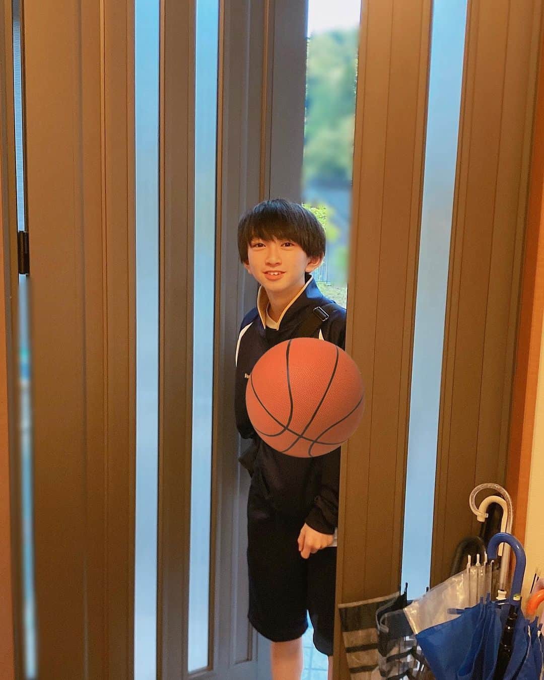 太陽チャンネルのインスタグラム：「行ってらっしゃい👋  #部活 #中学生 #中学生男子  #バスケ部」