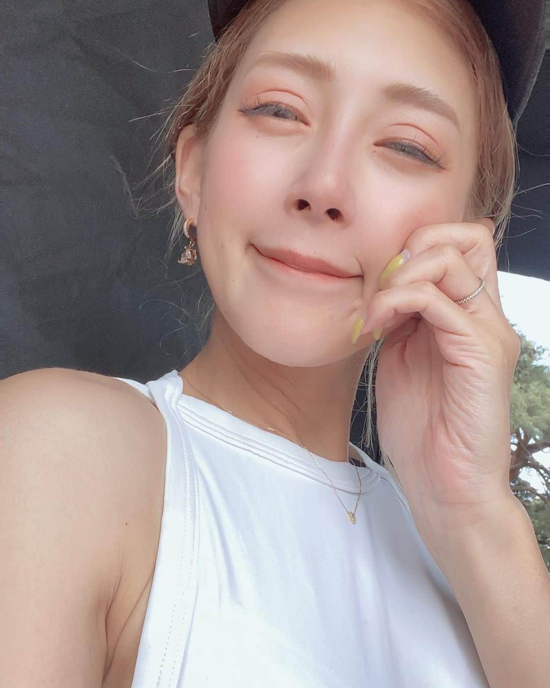 遠藤彩香のインスタグラム：「🌈🌈🌈  暑すぎて☀️  #夏はじめました#5月」