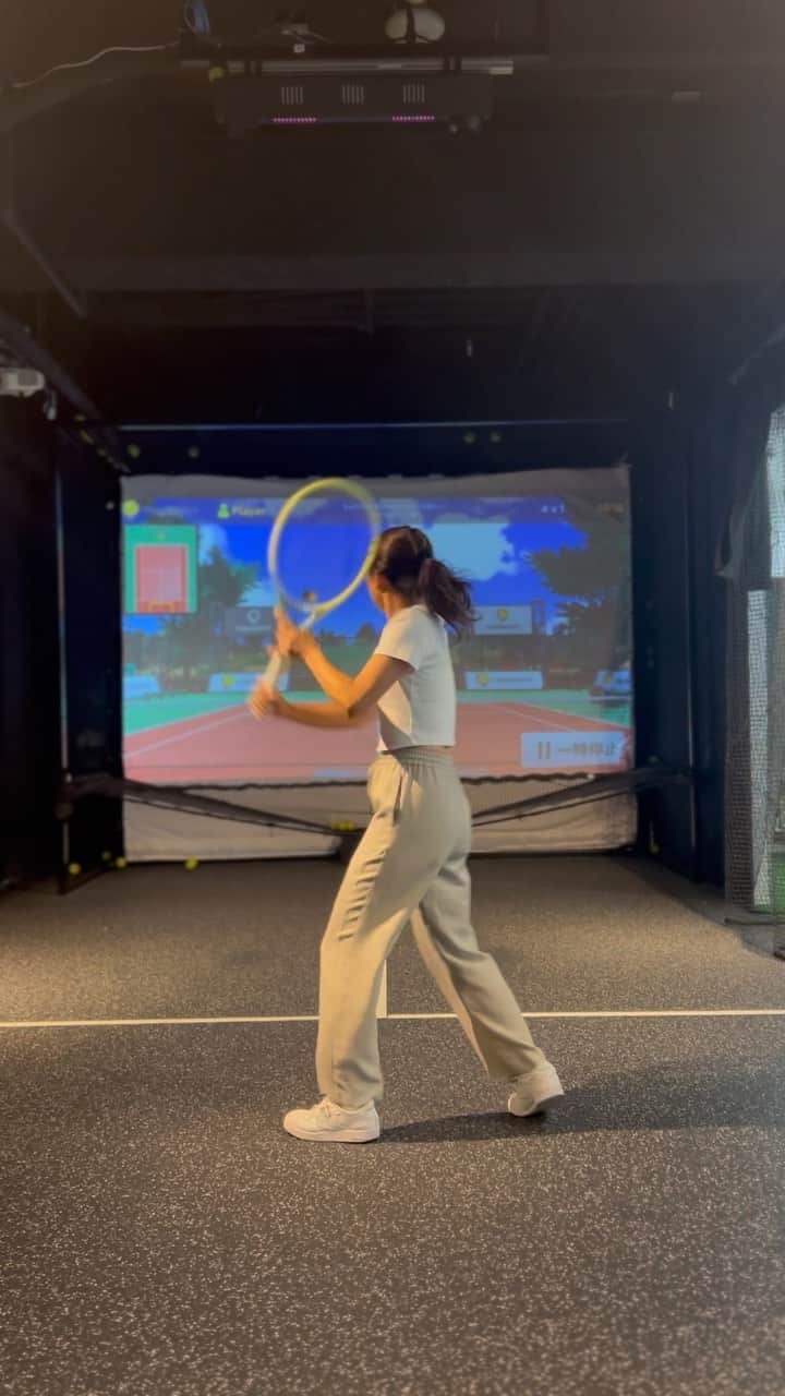 宇野真彩のインスタグラム：「リクエストが多かったボレー🎾  #全コメ返します」