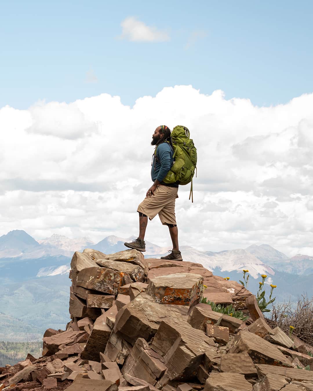 オスプレーのインスタグラム：「Fill your summer with adventure and save during our Spring Into Summer Sale! Find packs across outdoor, lifestyle and travel categories through May 29th.   #OspreyPacks」