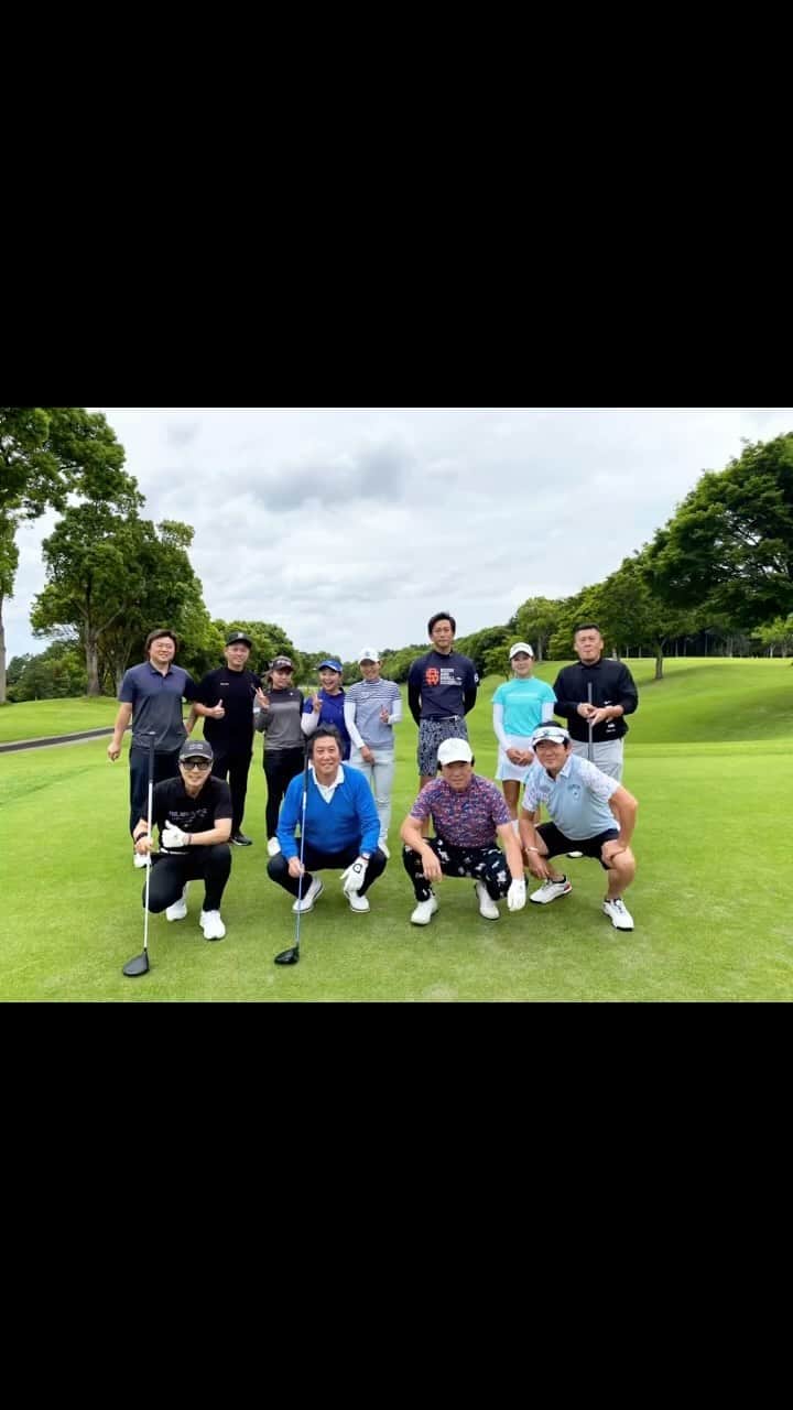黒田アーサーのインスタグラム：「昨日は毎月恒例！ 🅱️の会ゴルフ⛳️でした😊 アゼストグループ清水会長、 いつも有難うございます‼️🙇‍♀️ ラグビーのレジェンド🏉 松尾雄治さんが初参加でした！ #azestgroup #清水会長 #石田純一#松尾雄治 #deepyuichiro  #鈴木摩夜プロ#西山美希プロ  #四村彩也香プロ#長田若菜プロ  #服部🦍真之介#渡成正忠#山内友洋 #ピンアパレルジャパン #ピンゴルフジャパン#g430maxドライバー  #g430フェアウェイウッド  #g430ハイブリッド」