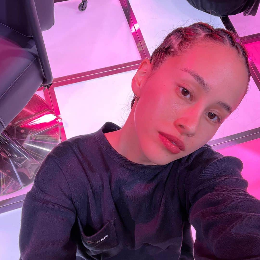 安田唯のインスタグラム：「@hollywoodbrowlift  BWJ 2023 🖤」