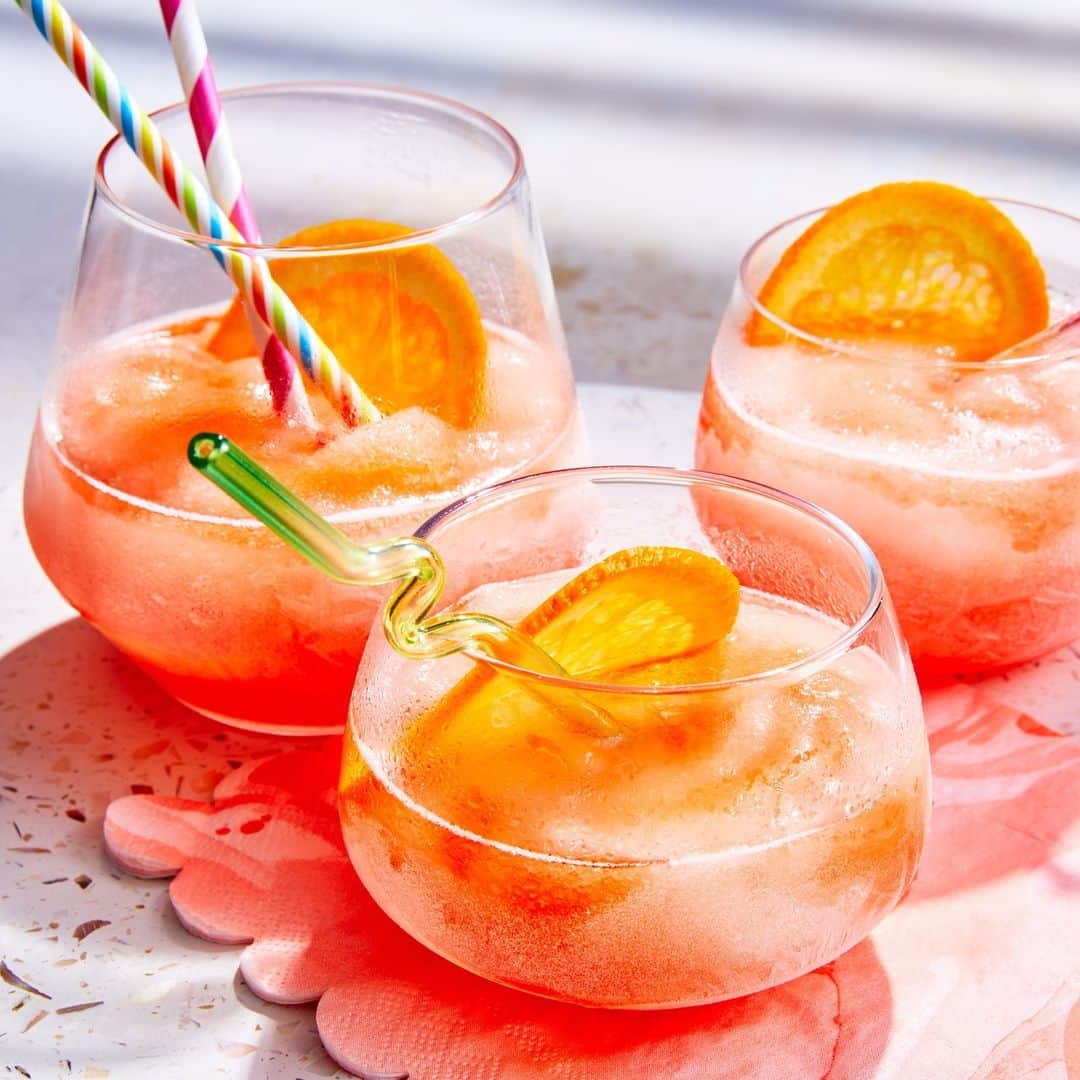 Food & Wineさんのインスタグラム写真 - (Food & WineInstagram)「It's the weekend, it's warm out, it's time for Fraperol Spritzes 🍹😎. Get started on your new favorite frozen drink through the link in bio.   🍹: @justinchapple, 📸: @antonisachilleos, 🥄: @cdaley7, 🍽: @emilynaborshall」5月20日 8時45分 - foodandwine