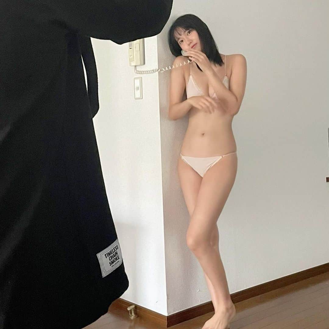 志田音々のインスタグラム：「本日まで‼︎ 生写真ゲットしていただけるのは本日まで🫧  詳細URLはストーリーもしくは、志田音々Twitterでご確認ください🍒  この2枚ははオフショット☺︎」