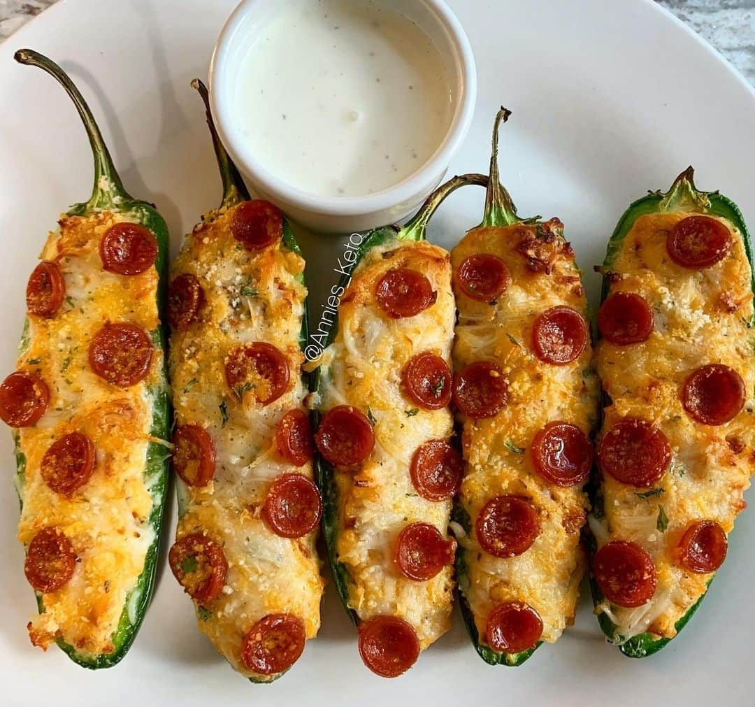 Flavorgod Seasoningsのインスタグラム：「Jalapeño pizza poppers by @annies_keto⁠ seasoned with @flavorgod Pizza Seasoning!!🍕🍕🍕⁠ -⁠ 🍕SALE!! National Pizza Party Day - Free Pizza Seasoning with orders $50+ & Free Shipping orders $30+ US ONLY ⁠Shop Now!!⁠ Click link in the bio -> @flavorgod | www.flavorgod.com⁠ 🍕⁠ -⁠ •6 large jalapeños, washed cored and deseeded⁠ •4 oz of cream cheese (or 1/2 block)⁠ •1/2 cup shredded mozzarella cheese⁠ •1/4 cup pepperoni diced up⁠ •2 TBS tomato sauce or 1 TBS tomato paste⁠ •Seasoning I used to taste @flavorgod “Pizza” seasoning and a dash of salt and some granulated garlic powder⁠ If you don’t have the @flavorgod “Pizza” seasoning just use some dried Italian herb seasoning. If you have neither just use marinara sauce in place of tomato sauce/paste⁠ •Some mini pepperoni’s and some parmesan cheese to top with⁠ ⁠ -Mix cream cheese with diced pepperoni, mozzarella cheese, tomato sauce and seasonings, scoop into jalapeños peppers, top with mini pepperoni’s and parmesan cheese bake at 350 for 20 min depending on oven⁠ -⁠ Flavor God Seasonings are:⁠ 🍕ZERO CALORIES PER SERVING⁠ 🍕0 SUGAR PER SERVING ⁠ 🍕GLUTEN FREE⁠ 🍕KETO FRIENDLY⁠ 🍕PALEO FRIENDLY⁠ -⁠ #food #foodie #flavorgod #seasonings #glutenfree #mealprep #seasonings #breakfast #lunch #dinner #yummy #delicious #foodporn」