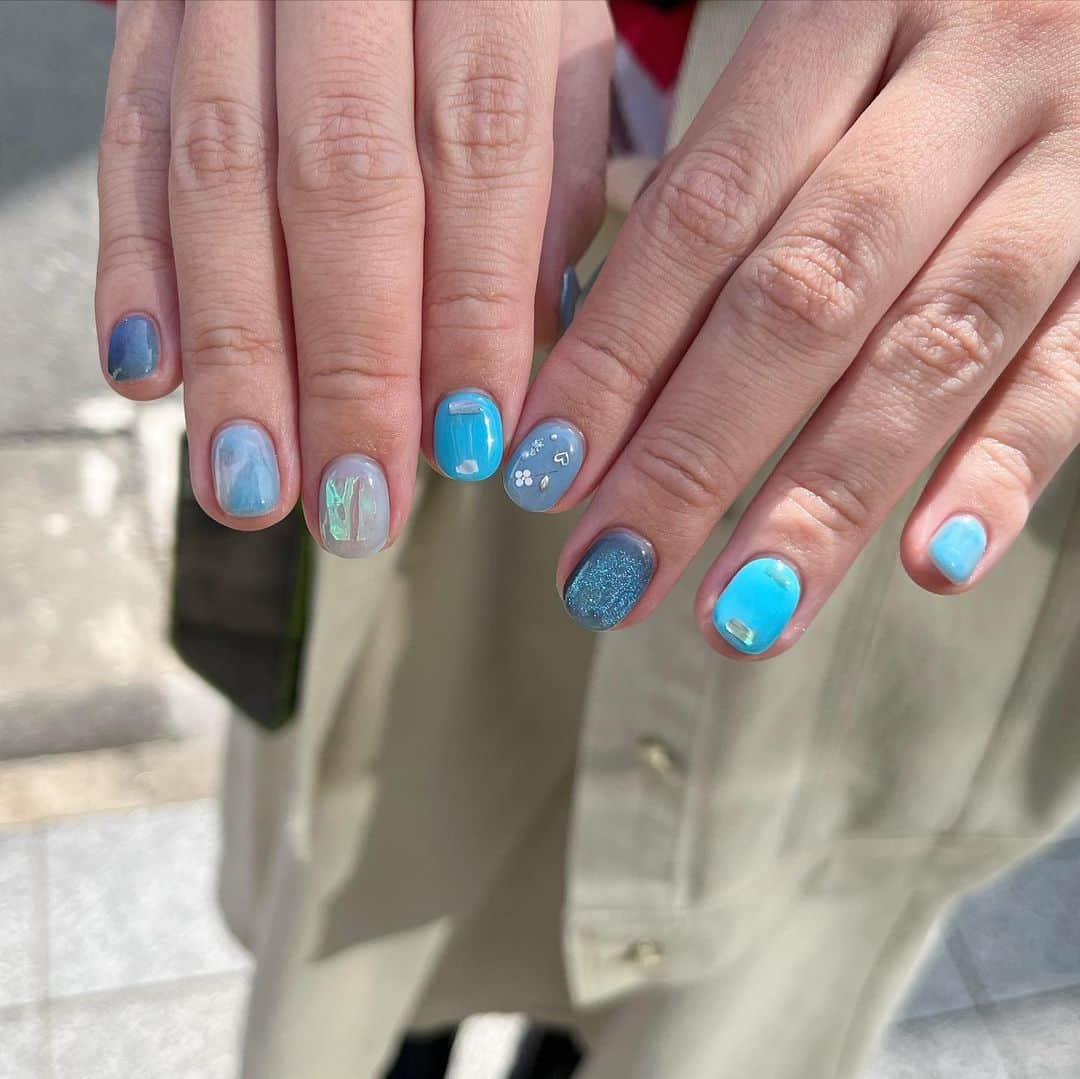 赤木 桃 #ちゃんものインスタグラム：「水色いろいろ🫐🐬🩵」