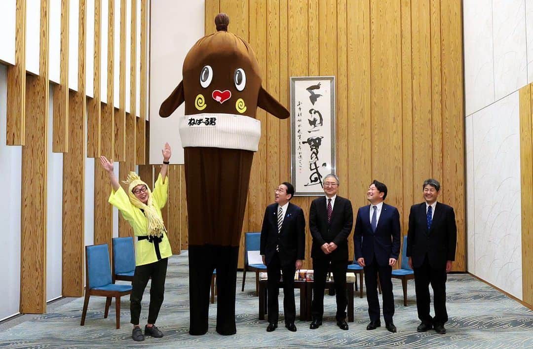 ねば〜る君のインスタグラム：「#納豆を世界に広める ねば～！  #納豆 #首相官邸 #表敬訪問 #岸田総理」