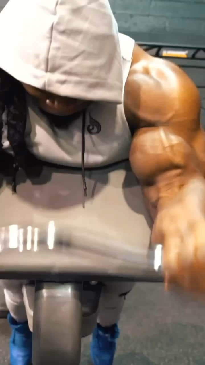 カイ・グリーンのインスタグラム：「LEVEL UP THE COMPETITION 💥  With a vast amount of focus, a humble level of confidence and a whole lot of swagger is one sure fire way for all our training intensity! With @ryderwear you’re not just putting on premium performance wear or another pair of shoes, you’re stamping your determination and your drive to win! The perfect balance between style and substance and combine that with some of the best materials on the market and there’s no telling how far you can go!  Let’s keep it positive and let’s encourage one another along the way!  💲 Save An Extra 10% Off 📲 Use Code: KAI10 💪🏾 ryderwear.com/kai  #Ryderwear #KaiGreene #Bodybuilding #Reels #Fyp」