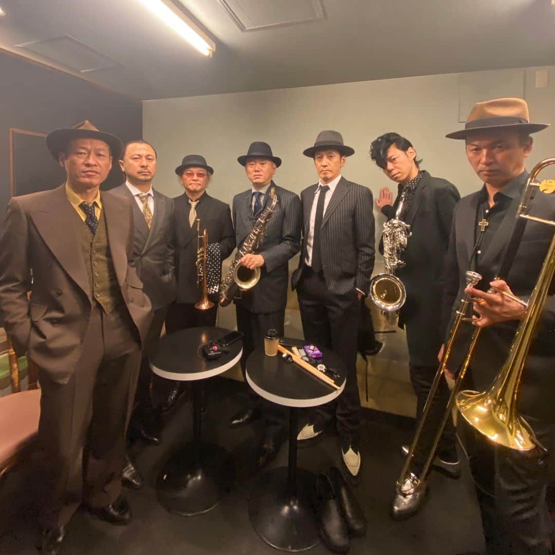 田中和のインスタグラム：「ネオデカダンスピエロツアー@博多Voodoo Loungeお越し頂きありがとうございました❗️とてもとても楽しかったです。 また終演後物販でのグッズお買い上げありがとうございました〜そして打ち上げナマ配信も楽しかったっす！参加してくれた皆さまもありがとうございました。  #勝手にしやがれ  #ネオデカダンスピエロツアー  #福岡voodoolounge」