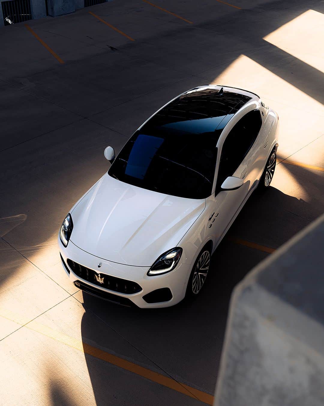 Maserati Japan | マセラティ ジャパンのインスタグラム：「Maserati Grecale Exhibition Days in 大阪  本日から5月21日（日）の2日間、「グランフロント大阪 北館1F ナレッジプラザ」にて新型SUVグレカーレを展示いたします。 開催期間中には実車モデルの展示をお楽しみいただけます。  本イベントではグレカーレの実車をお楽しみいただけるだけでなく、当日アンケートにお答えいただいた方には数量限定で素敵なプレゼントをご用意しております。  イタリアを代表するラグジュアリーブランドの中でひと際存在感を放つマセラティの最新モデルを是非ご体感ください。  あなた様のご来場を心よりお待ち申し上げております。   詳しくはこちら。 https://www.maserati.com/jp/ja/news/maserati-grecale-exhibition-osaka-2023  @maseratishinsaibashi  @maseratiosakakita  @maserati_kobe   #Maserati #マセラティ #MaseratiJapan #マセラティジャパン #Grecale #グレカーレ #EverydayExceptional」