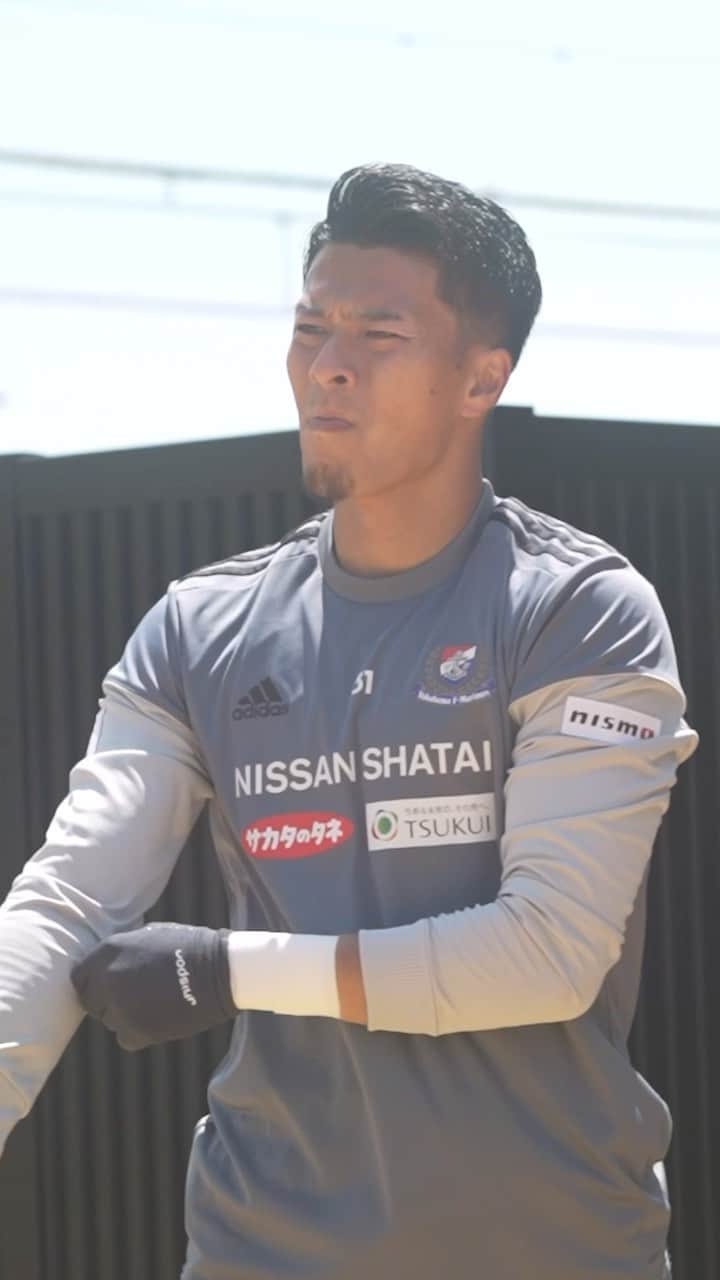 のインスタグラム：「𝗧𝗥𝗔𝗜𝗡𝗜𝗡𝗚 𝗠𝗢𝗩𝗜𝗘 ⚽️📸  今回はGKグループのトレーニングにフォーカス👀🧤  共に切磋琢磨し、高め合うGKグループの熱いトレーニングの様子をお届けします🔥  #fmarinos」