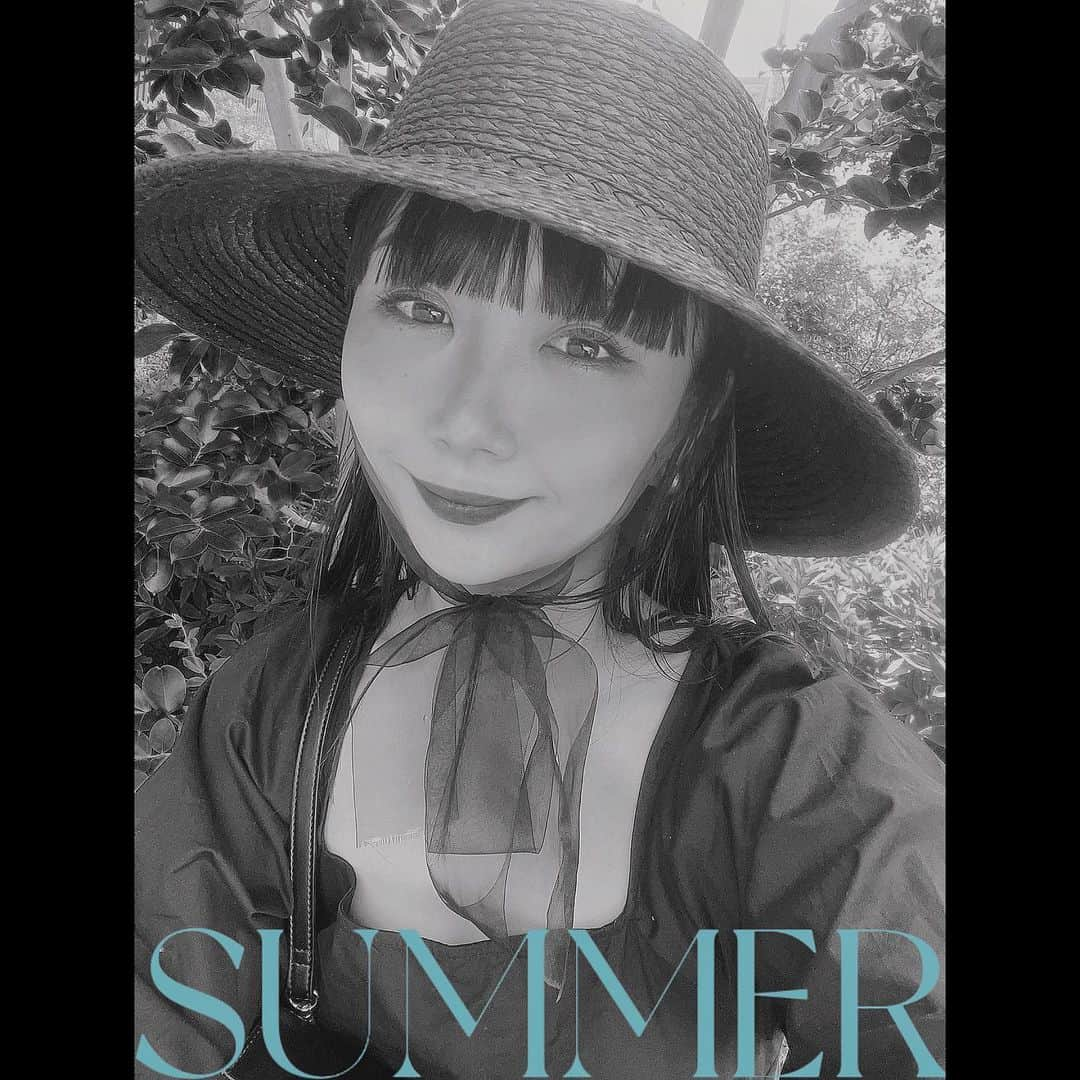 まりゑさんのインスタグラム写真 - (まりゑInstagram)「梅雨まえ、束の間、夏日和☀️👒  #麦わら帽子 #はじめました #次の日 #雨降りました  #夏 #まだ #模様  #梅雨 #そろそろ #いやねぇ  #まりゑ」5月20日 10時18分 - manmarumarie