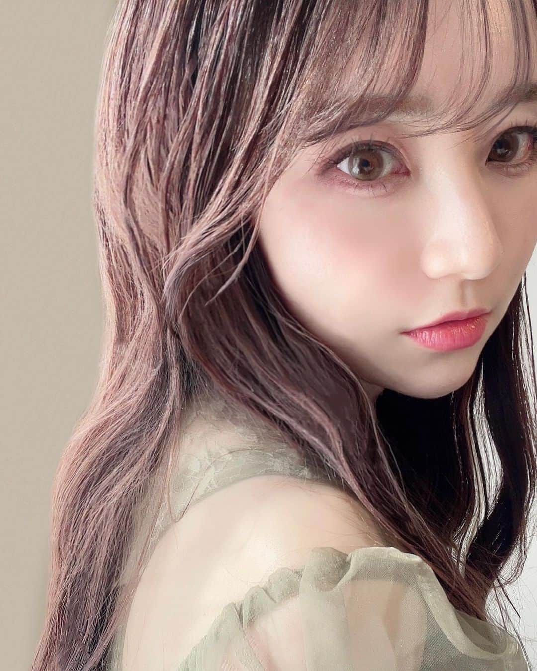 小越しほみさんのインスタグラム写真 - (小越しほみInstagram)「最近マツ育頑張ってるんだけど いい感じにフサフサ育ってきてる気がする🌝  まつ毛美容液は色々試してみてるんだけど 東京オンラインクリニックのビマトプロスト 医療用医薬品だからやはり効果実感しやすい✨  医薬品は診療受けないとなんだけど オンラインで済むのもいいよね🫰🏻  しかもこのクリニックの薬品相場より安い上に 割引も色々あって普通効果高いまつげ美容液は お値段も高めだから有り難すぎる🥹  ちなみに初回予約で私の名前言うと紹介割引されて 次回使える2000円のポイントも貰えるから よかったら使ってね🐇  総合的によすぎて私も既にリピしたい…❤️‍🔥  お肌も睫毛も合うコスメ探すのも大事だけど 元を良くするのが結局万能なんだよね 引き続き美活がんばろ🧖‍♀️  . . . . . . . . . . .  🏥東京オンラインクリニック @tokyo_online_clinic  https://tokyo-online-clinic.info/ad/g/me-1/  #toc #pr #東京オンラインクリニック #美容皮膚科 #まつ毛美容液 #ビマトプロスト #ルミガン #グラッシュビスタ #マツパ #マツエク #インフルエンサーワークス #マツ育 #まつ育 #まつ育チャレンジ #まつ育中 #マツ育中 #美容 #美容レポ #美容好きな人と繋がりたい #まつげ #睫毛 #japanesegirl #instabeauty #可愛くなりたい #かわいくなりたい #美活 #美活女子 #美活動 #美活部 #美活がんばる」5月20日 10時24分 - shihomi1129