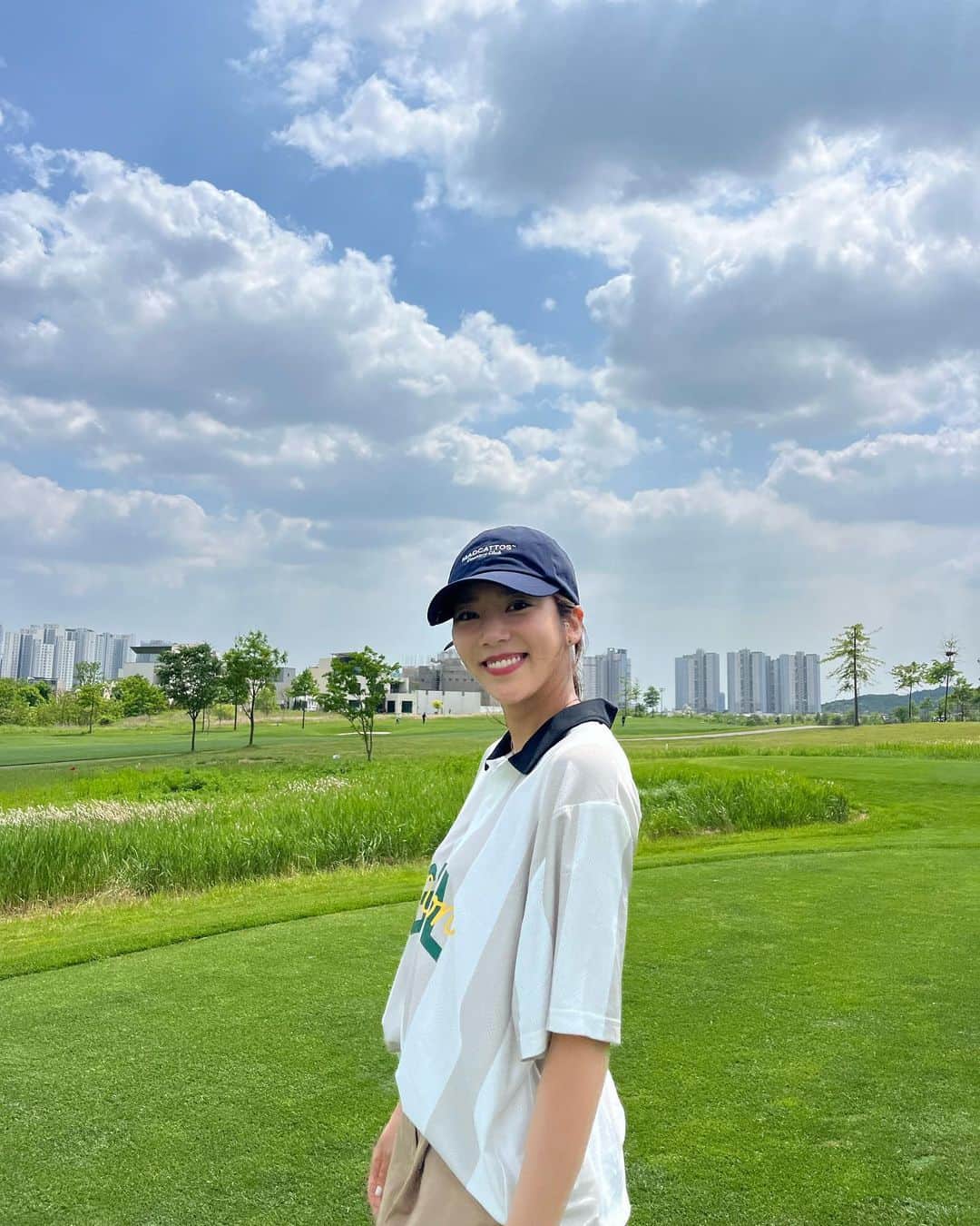 ソン・ダムビのインスタグラム：「이런 날씨면 다시 시작할 수 있어🏌🏻🏌🏻 날씨가 다했다😍⛳️」
