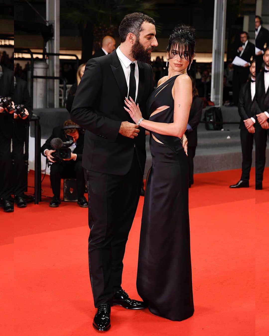 Just Jaredさんのインスタグラム写真 - (Just JaredInstagram)「Dua Lipa makes her red carpet debut with her French director boyfriend Romain Gavras at the 2023 Cannes Film Festival #DuaLipa in @celine  #RomainGavras Photos: Getty」5月20日 10時32分 - justjared