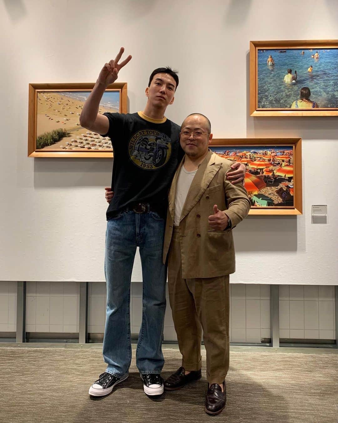 ト・サンウのインスタグラム：「가로수길 나들이 ✌️🖼️  •전시 장소: 신사동 523-19 ‘offture’ •전시 기간: 5/19 - 6/6 •운영 시간:  수-금 12:00-19:00 / 토-일 12:00-20:00 (*6/5-6/6 12:00-20:00」