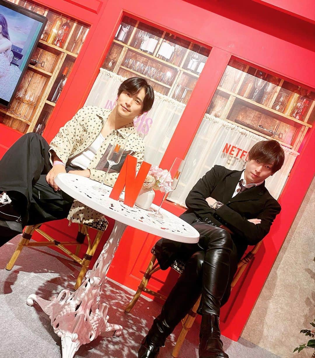 山口賢人のインスタグラム：「Only on Netflix レセプションパーティー  田中啓太 @kt_keita_tanaka と遊びに行ってきたよ  色々なブースあって、テーマパーク要素もりもりで楽しかったお  #OnlyOnNetflix #OON2023」