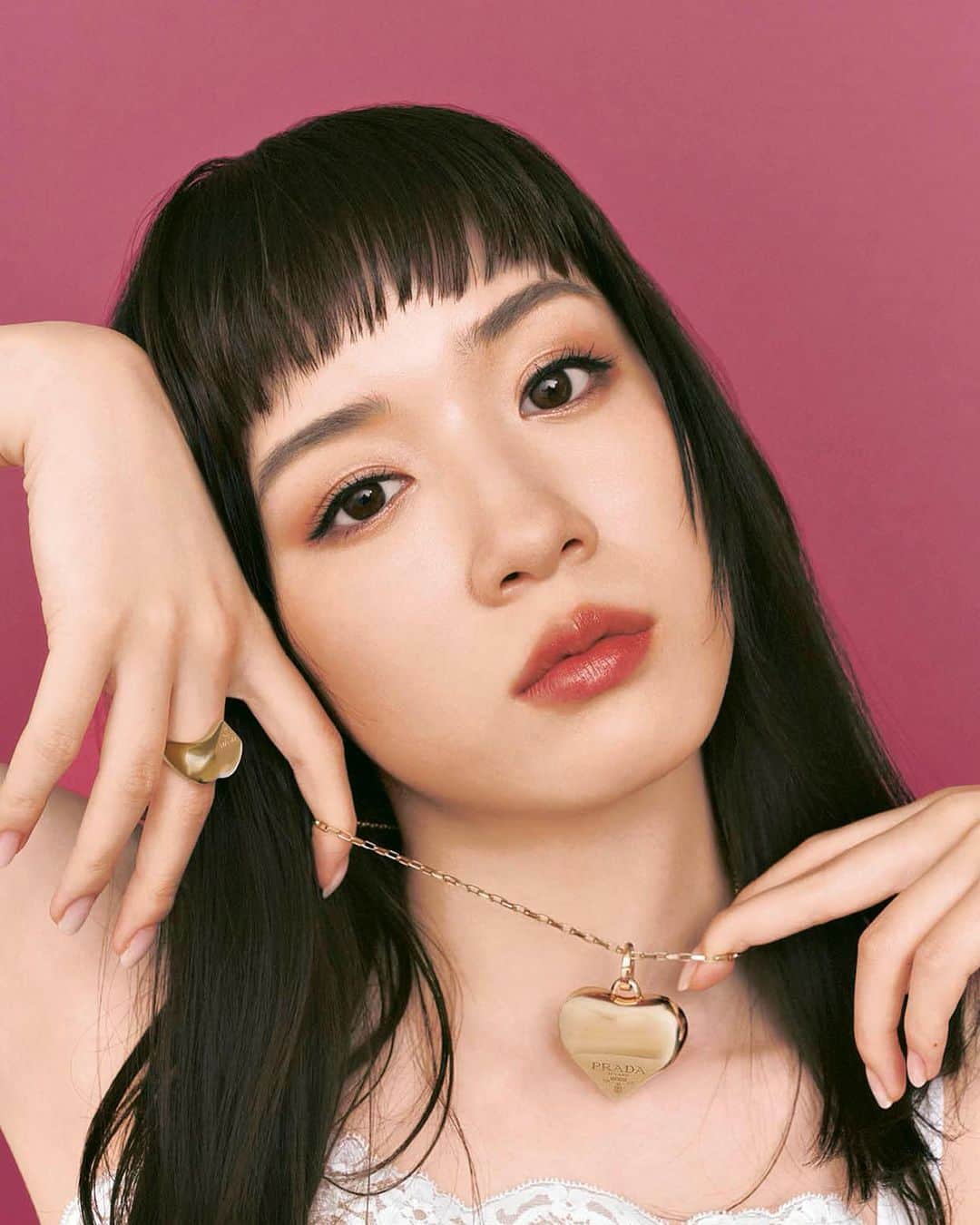 永野芽郁のインスタグラム：「・ エターナルゴールドを身に纏って うきうきな撮影でした☺︎ @harpersbazaarjapan みてね📚 @prada」