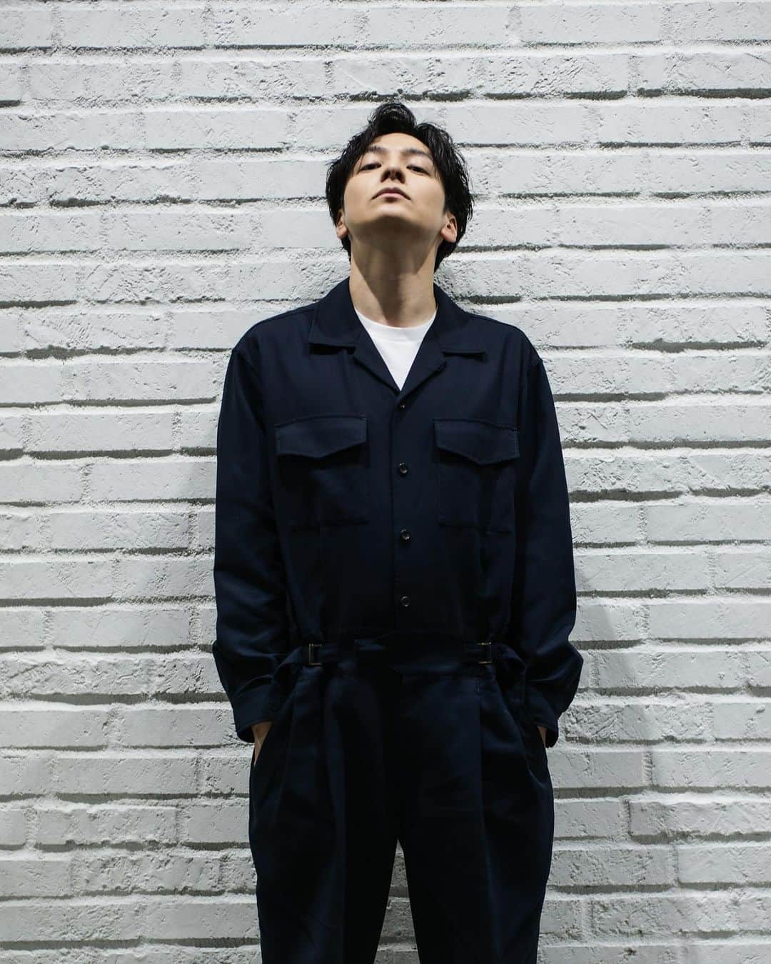 生田斗真のインスタグラム：「やっほー、上から目線入ります」