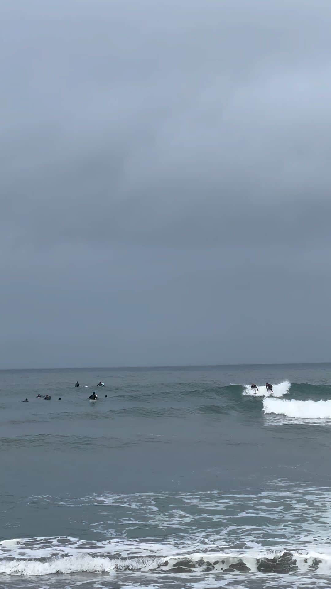 Isseki Nagaeのインスタグラム：「久々の良い波でした！ #surfing #surfinglife #beach」
